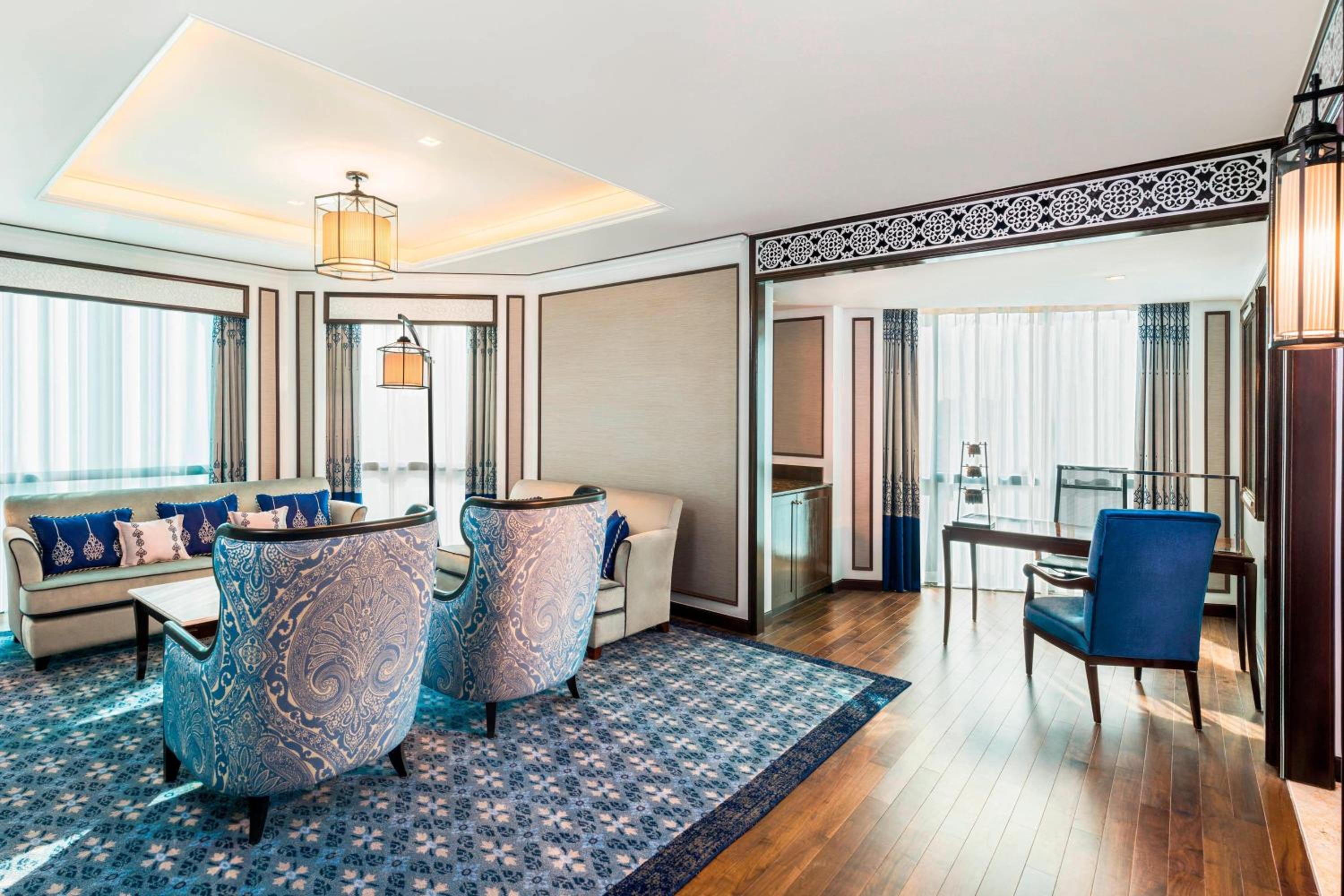 Royal Club Suite, Club lounge access, 1 King, City view