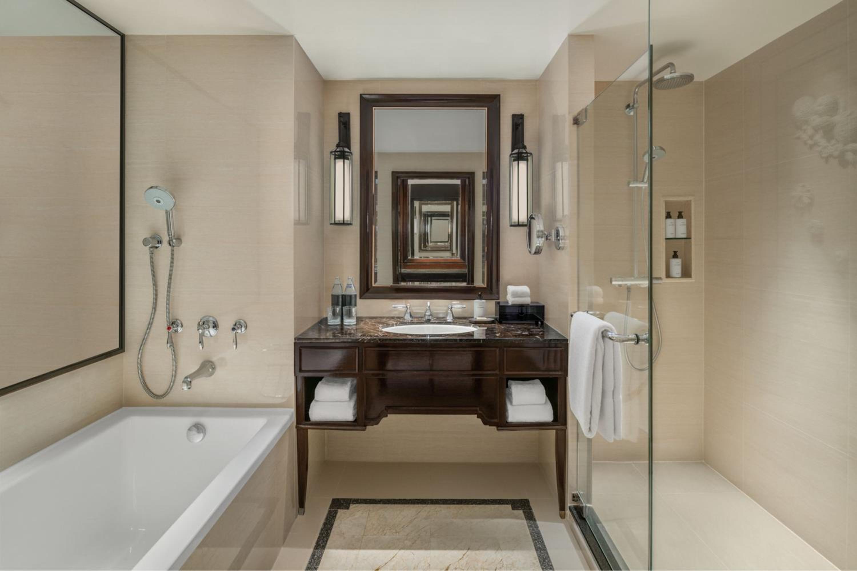 Athenee Prestige, Guest room, 1 King, City view, Corner room thumbnail 6