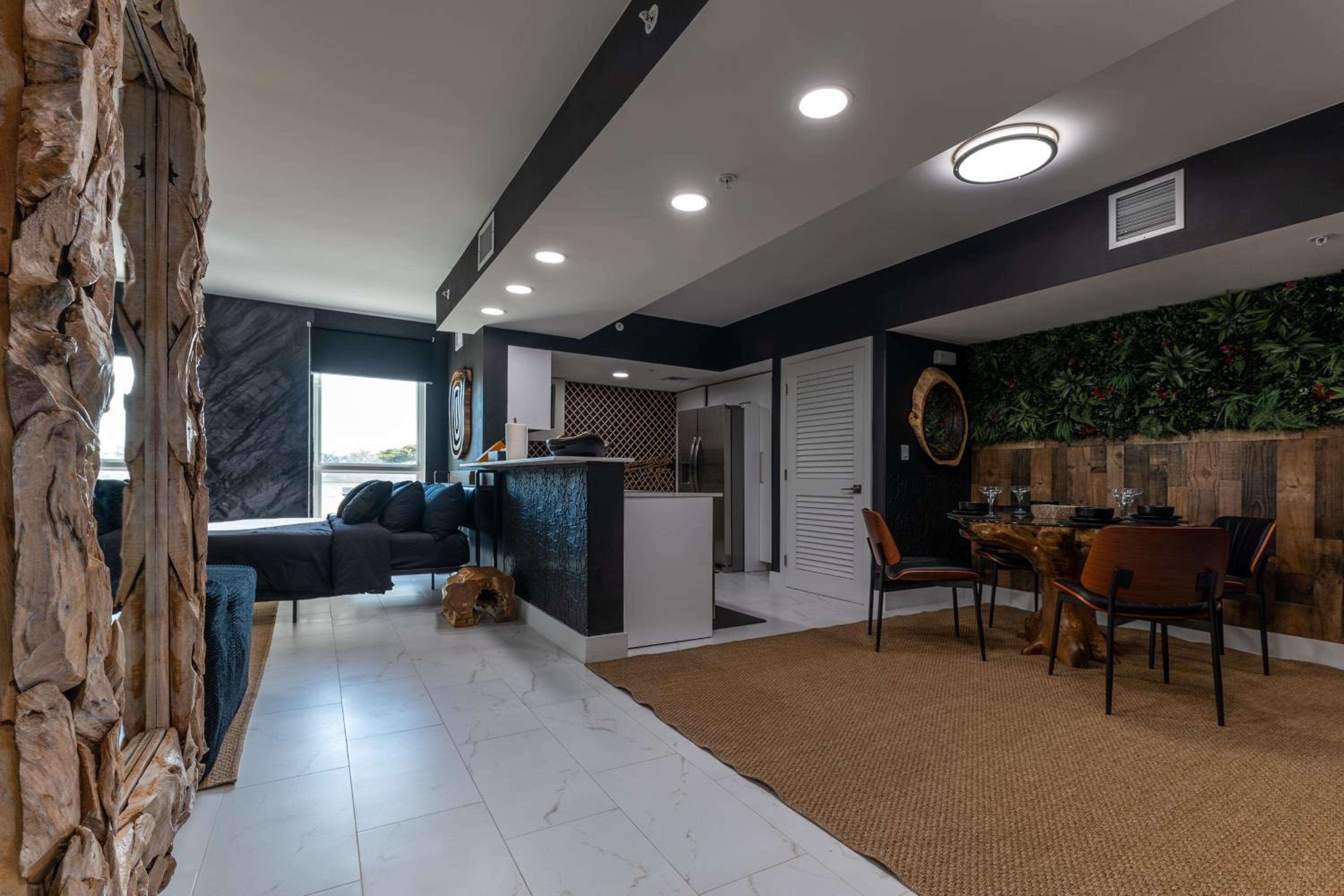 Three-Bedroom Apartment photo 2