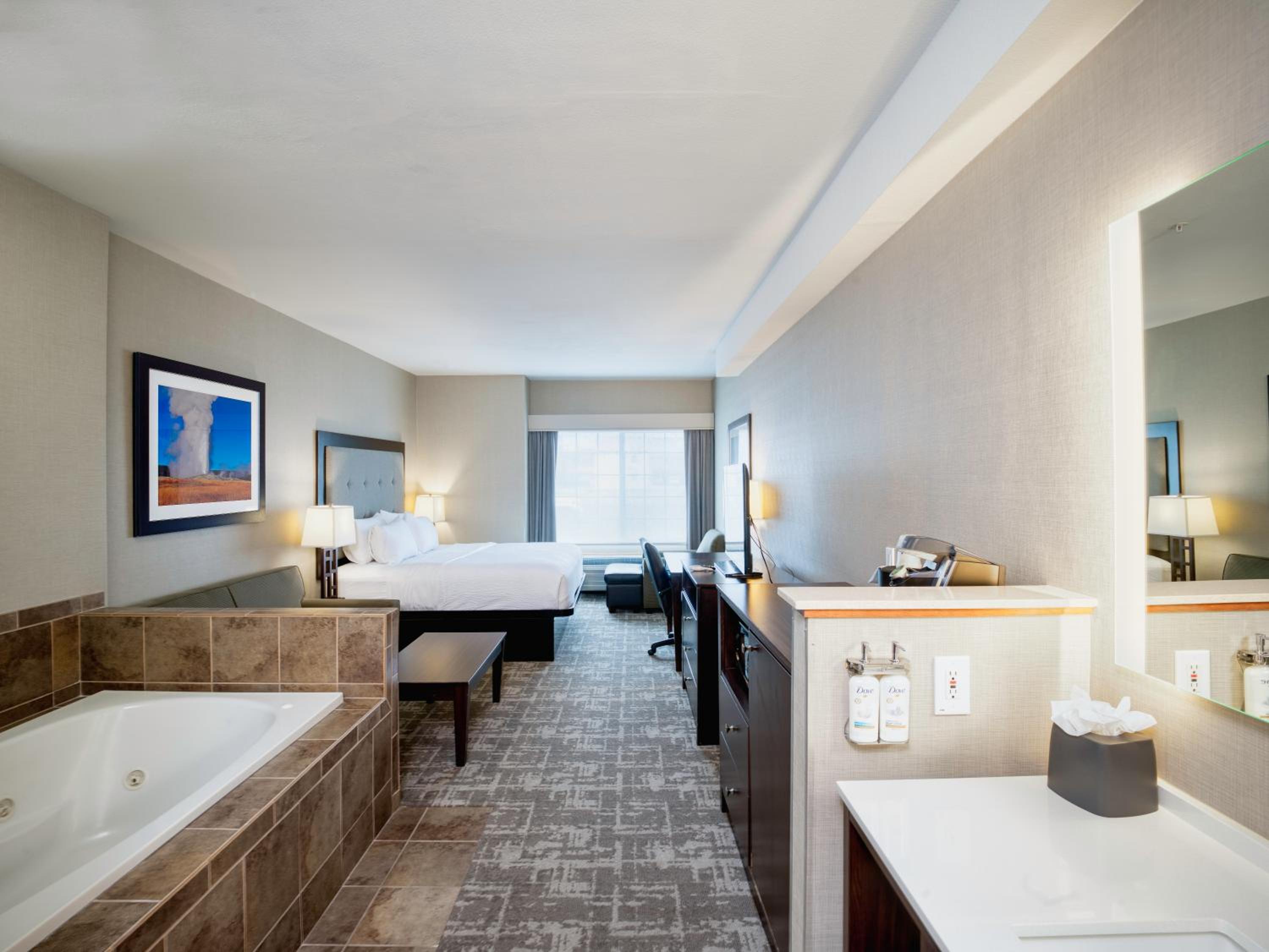 King Room with Jetted Tub photo 1