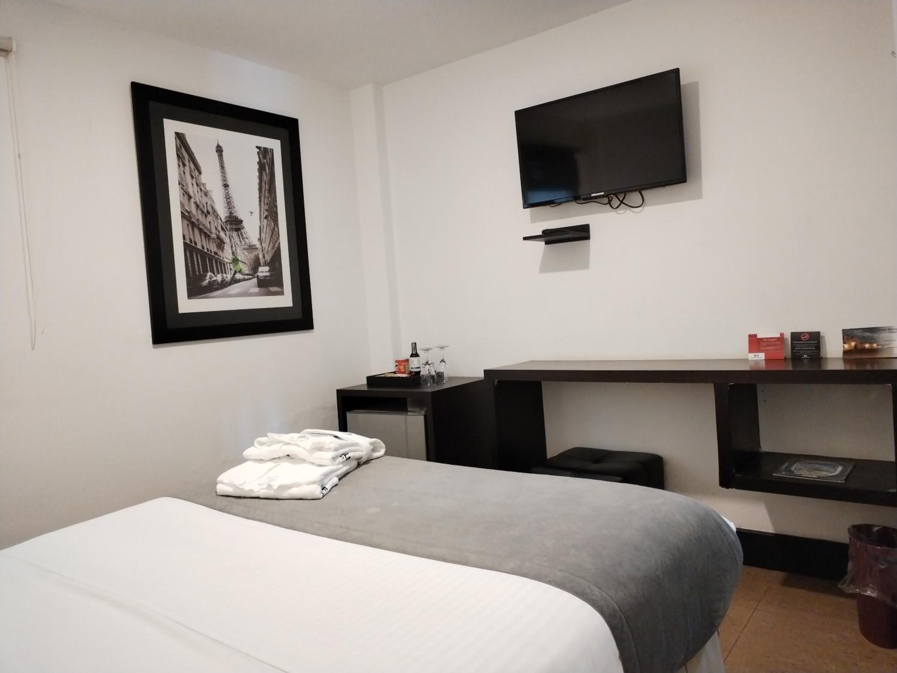 Standard Double Room photo 3
