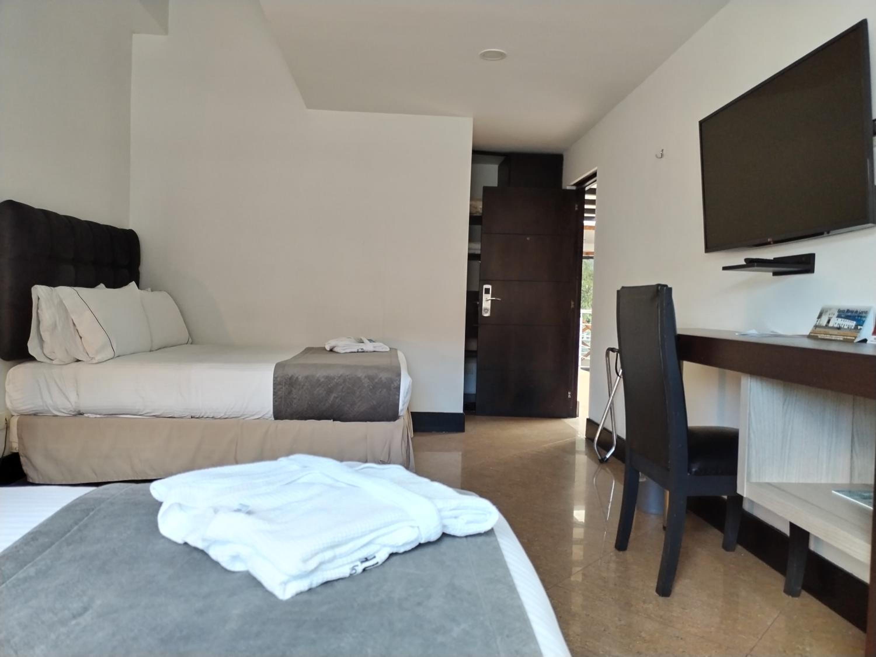 Deluxe Double Room with Two Double Beds photo 2