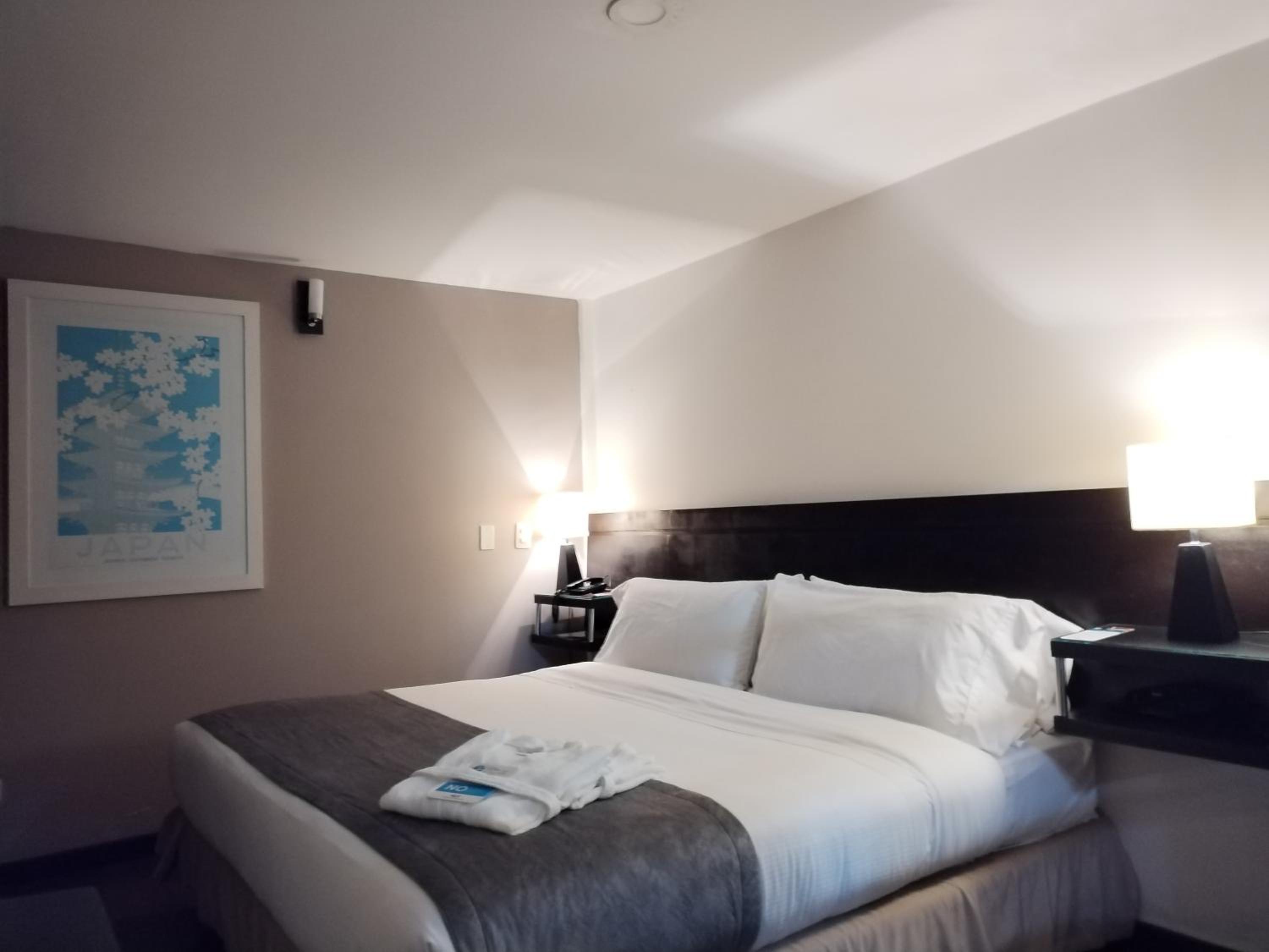 Standard King Room photo 1