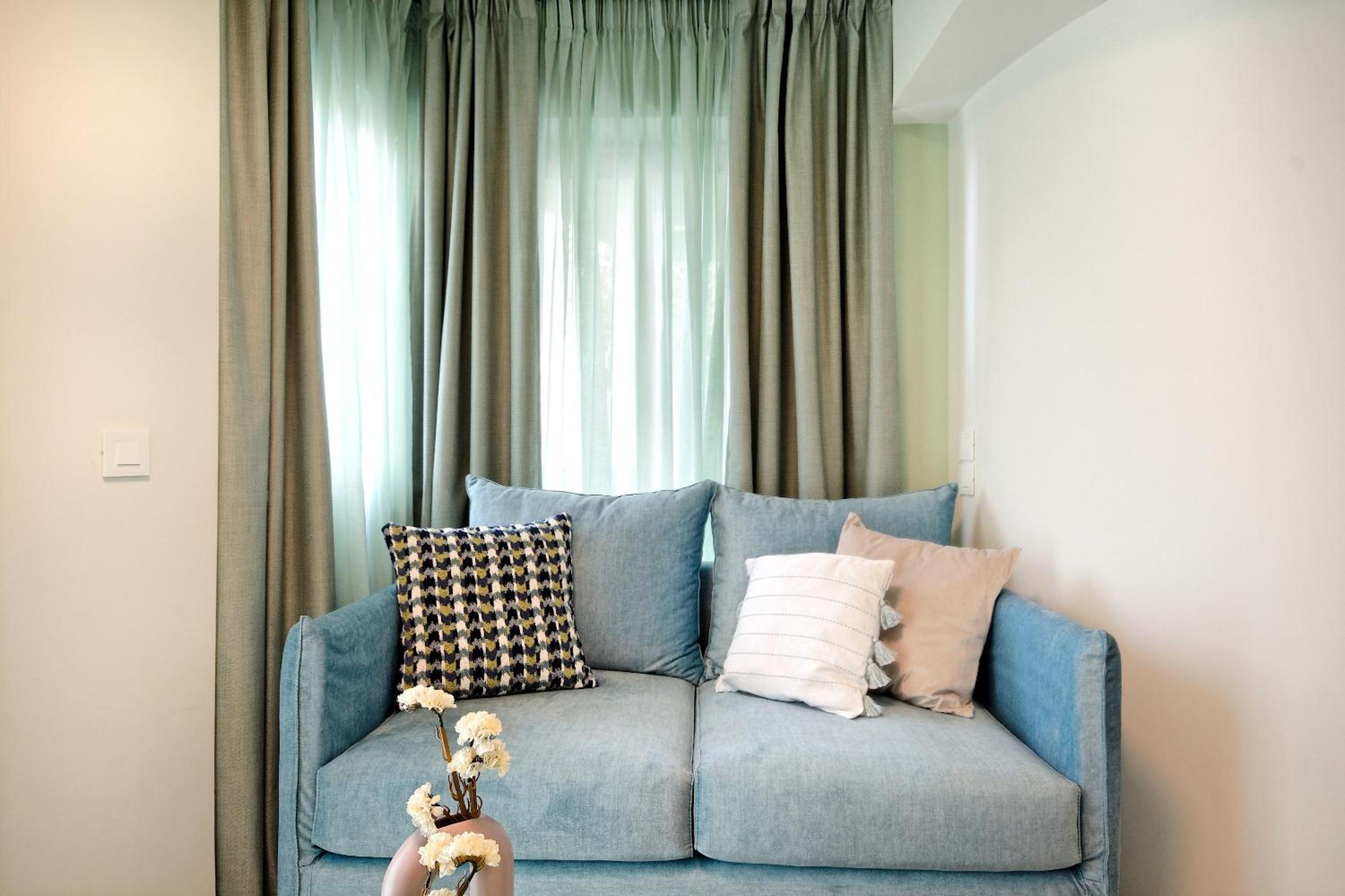 One-Bedroom Apartment with Balcony and City View photo 2