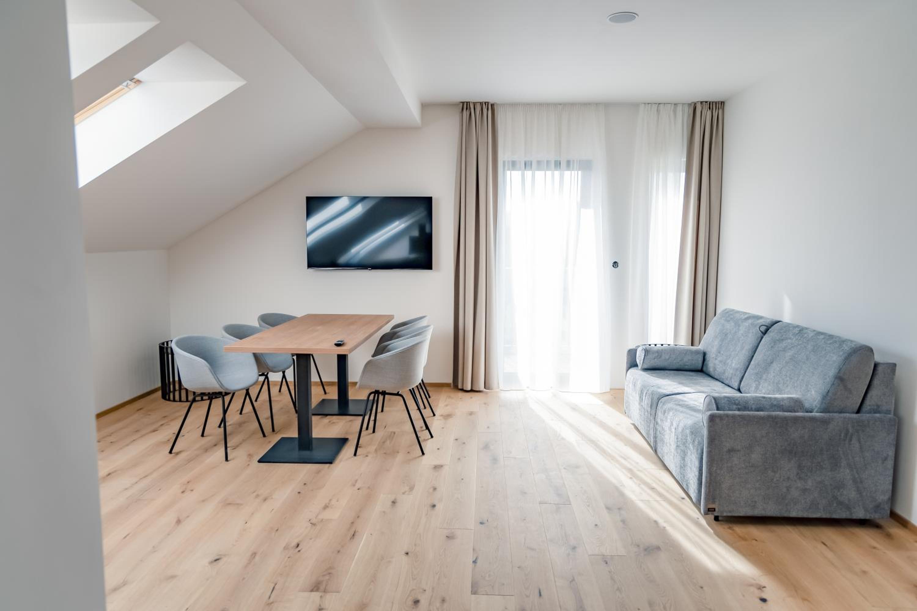 Two-Bedroom Apartment with Mountain View photo 1