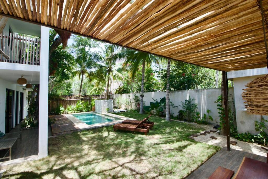Three-Bedroom House photo 2