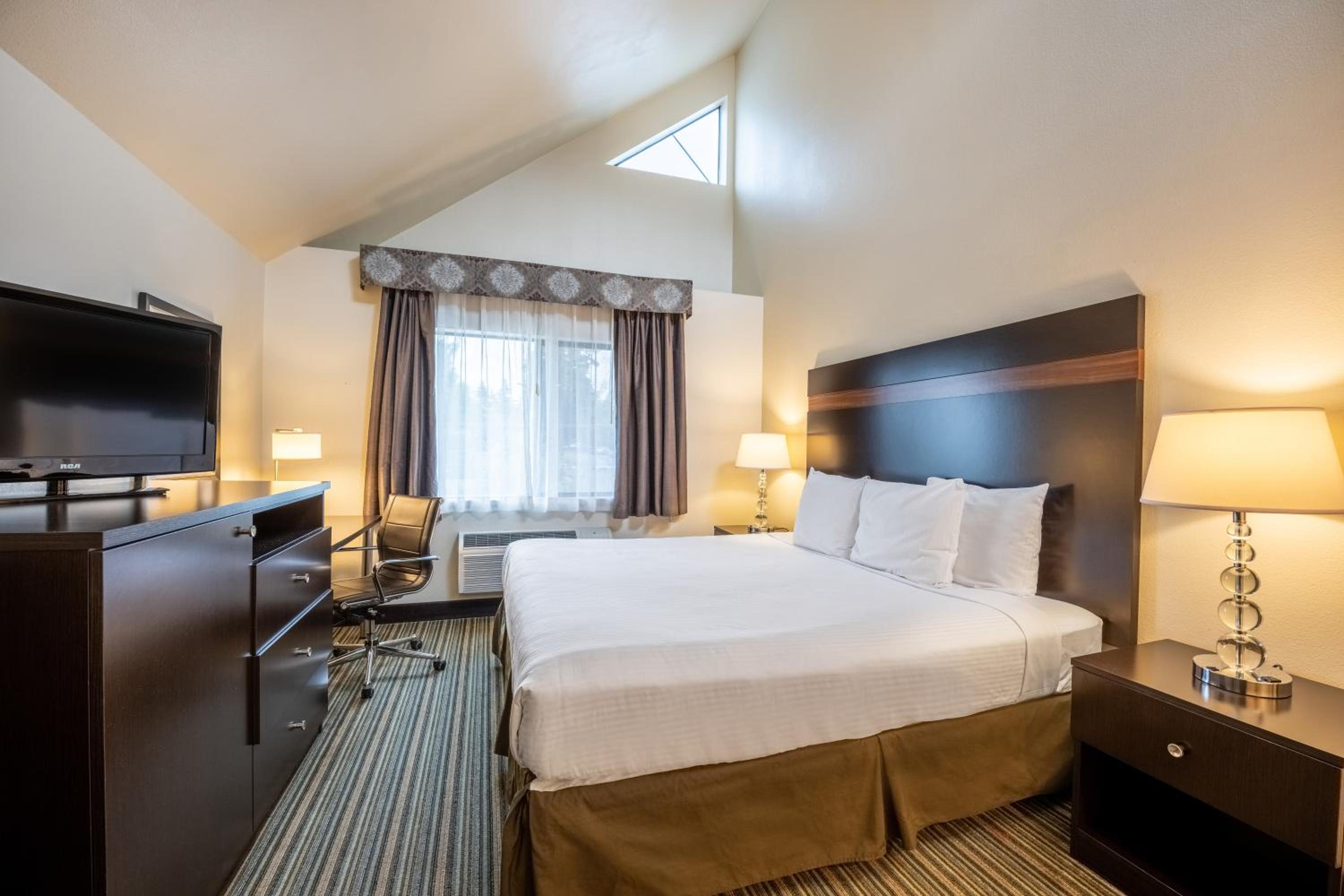 King Room with Whirlpool - Non-Smoking - Photo 1