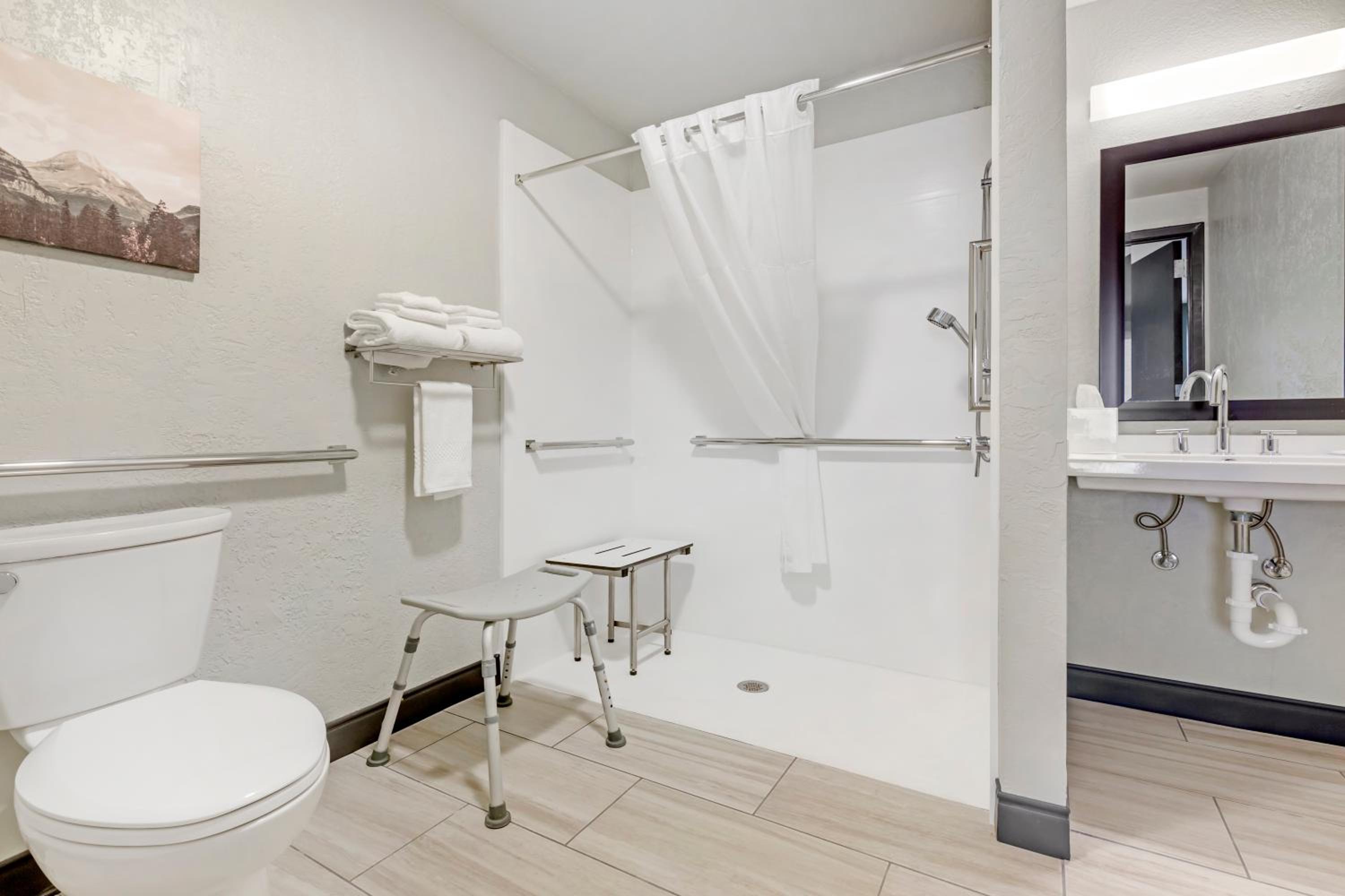 King Room - Accessible/Non-Smoking - Photo 4