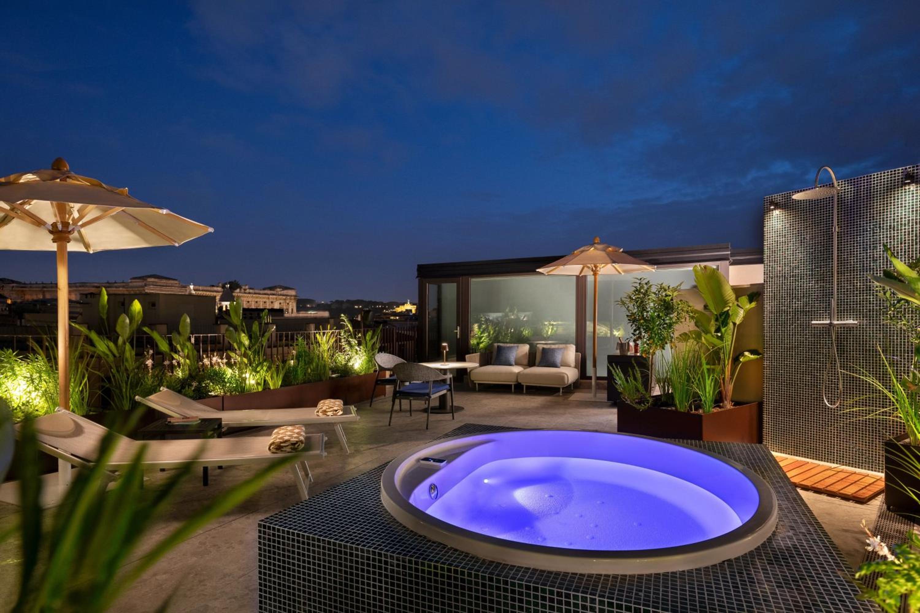 One-Bedroom Signature King Suite with Private Pool