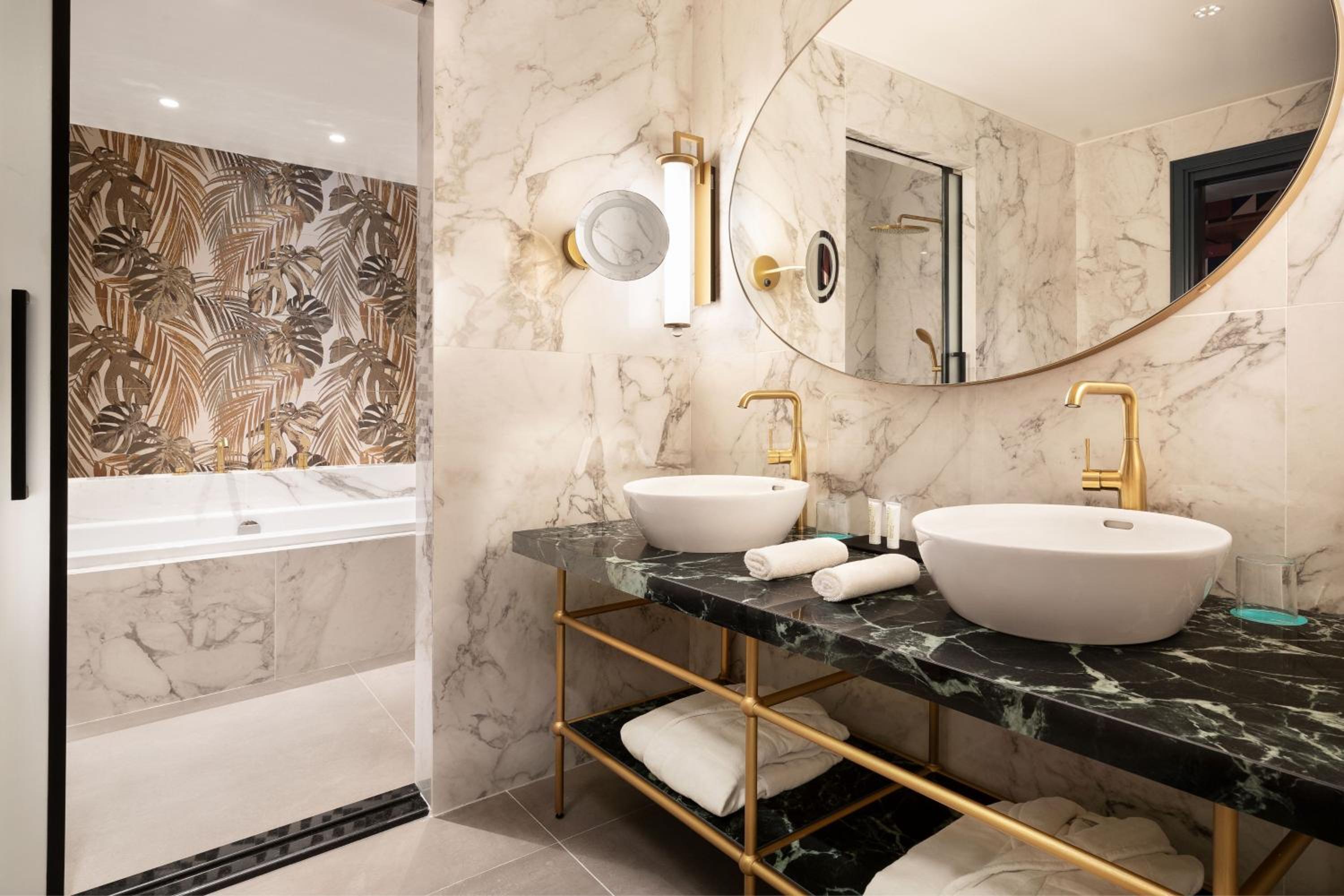 One-Bedroom Grand Signature King Suite with Private Pool