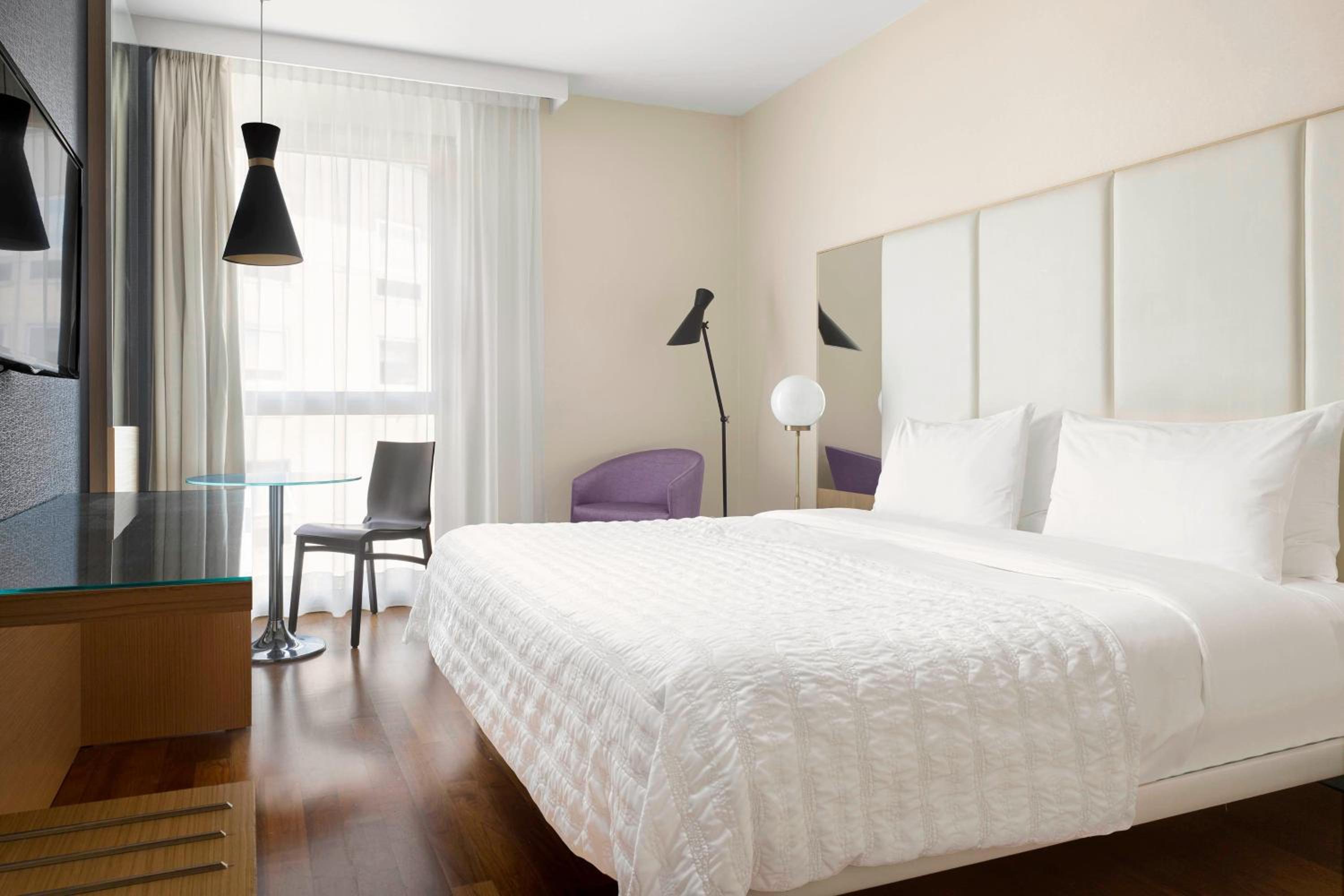 Executive Double Room, Larger Guest room, 1 King, City view