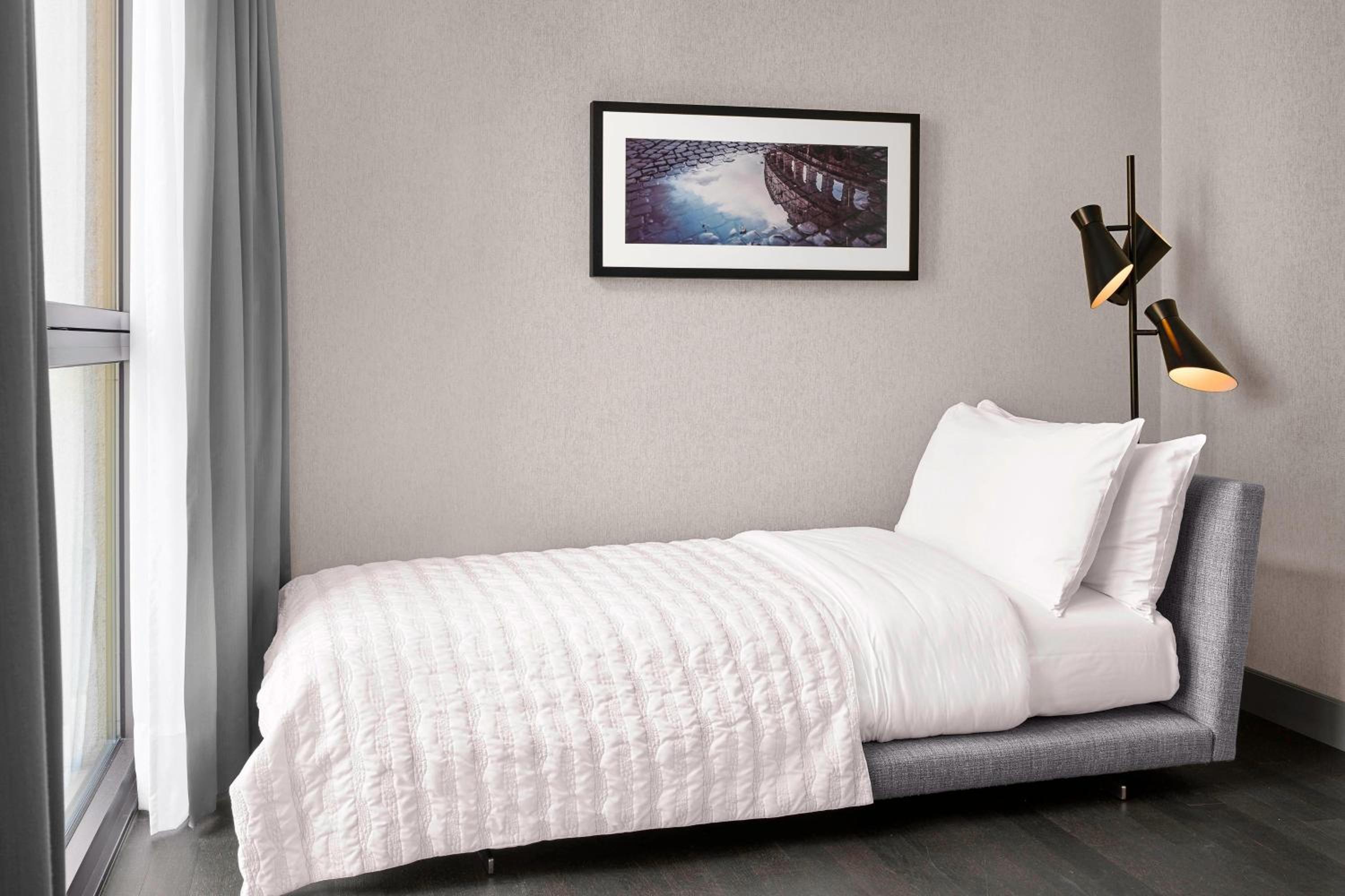Deluxe Triple Room, Larger Guest room, Limited view thumbnail 5