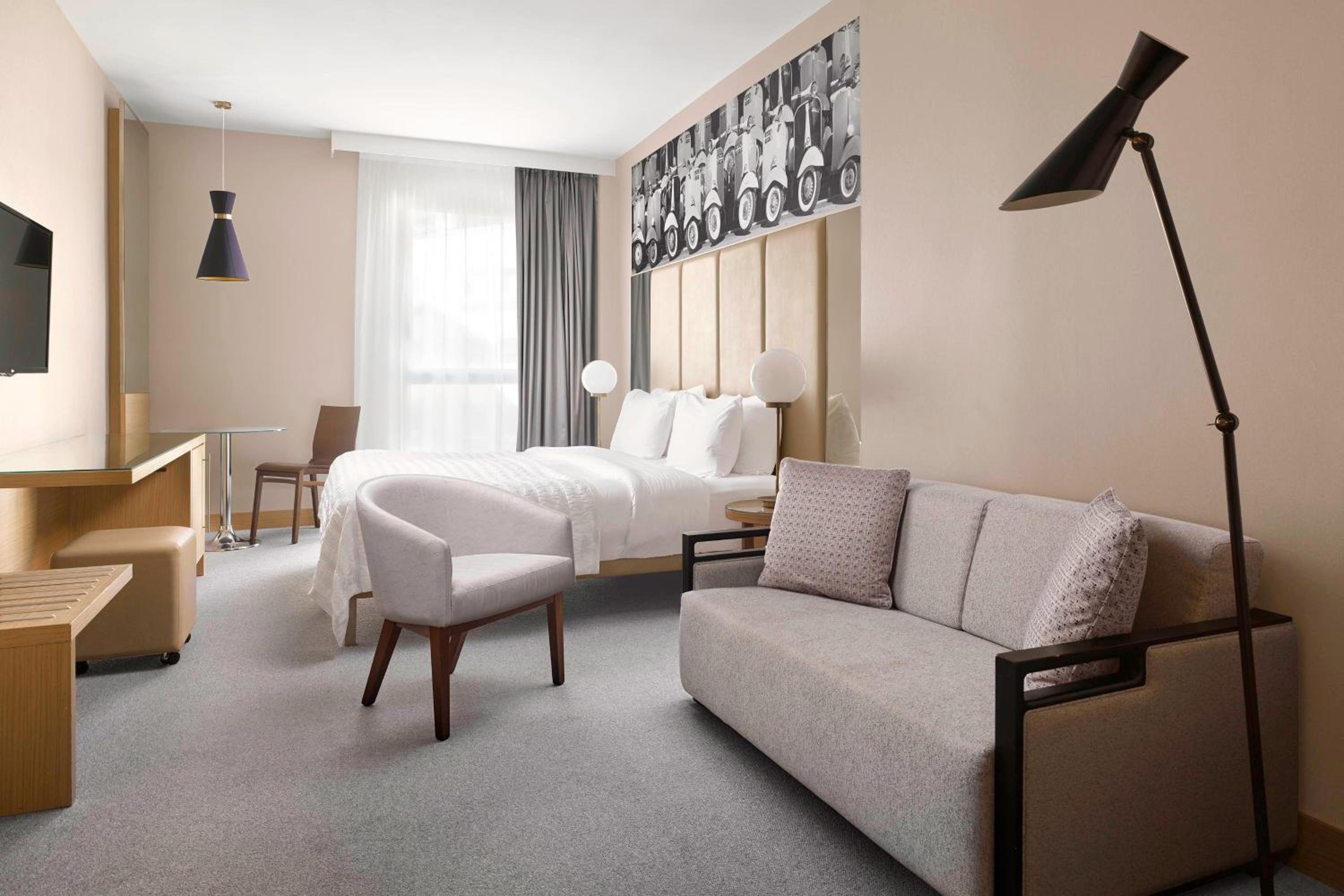 Executive Triple Room, 1 Bedroom Larger Suite, City view