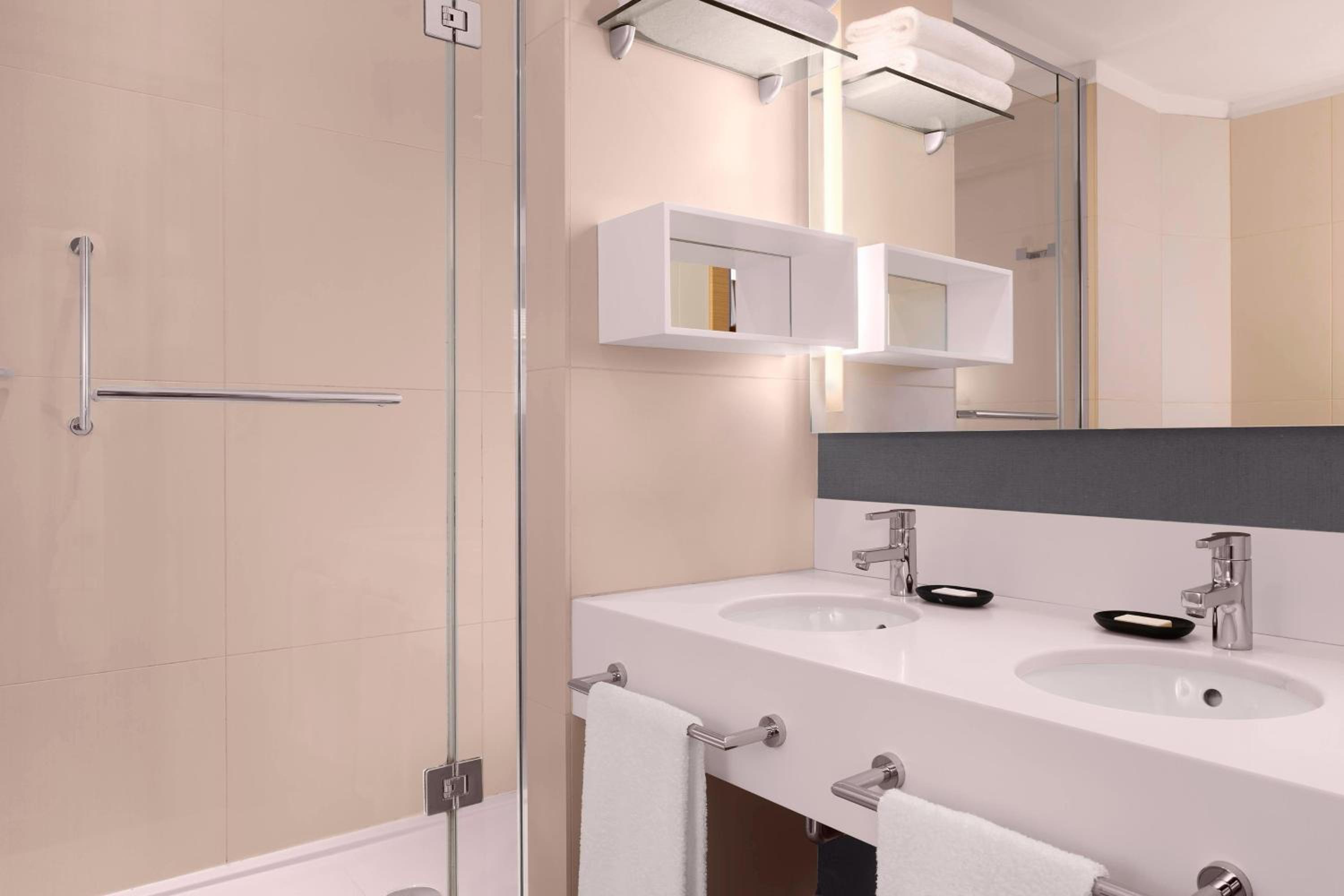 Executive Triple Room, 1 Bedroom Larger Suite, City view