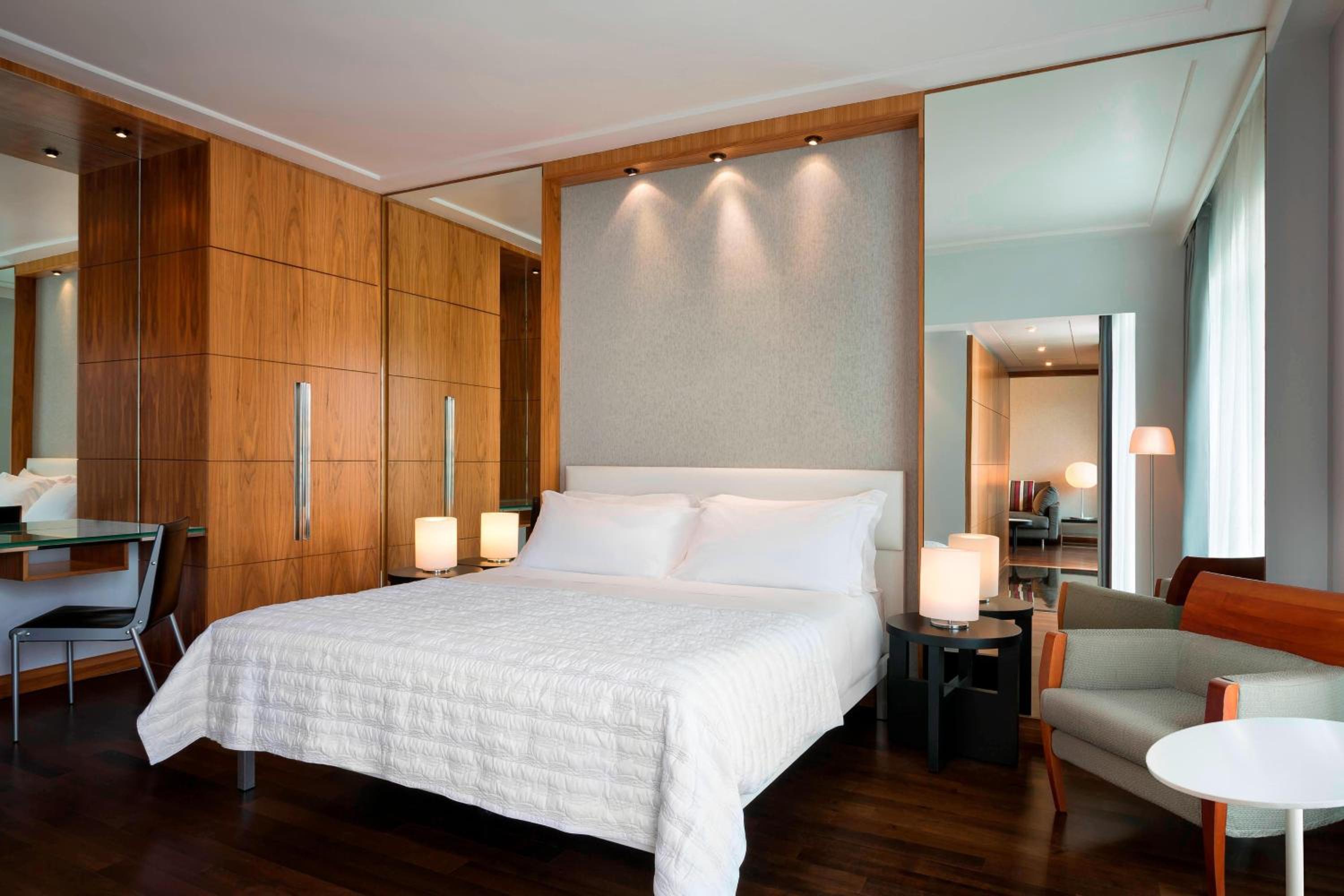 Terrace Suite, 1 Bedroom Larger Suite, 1 King, Sofa bed