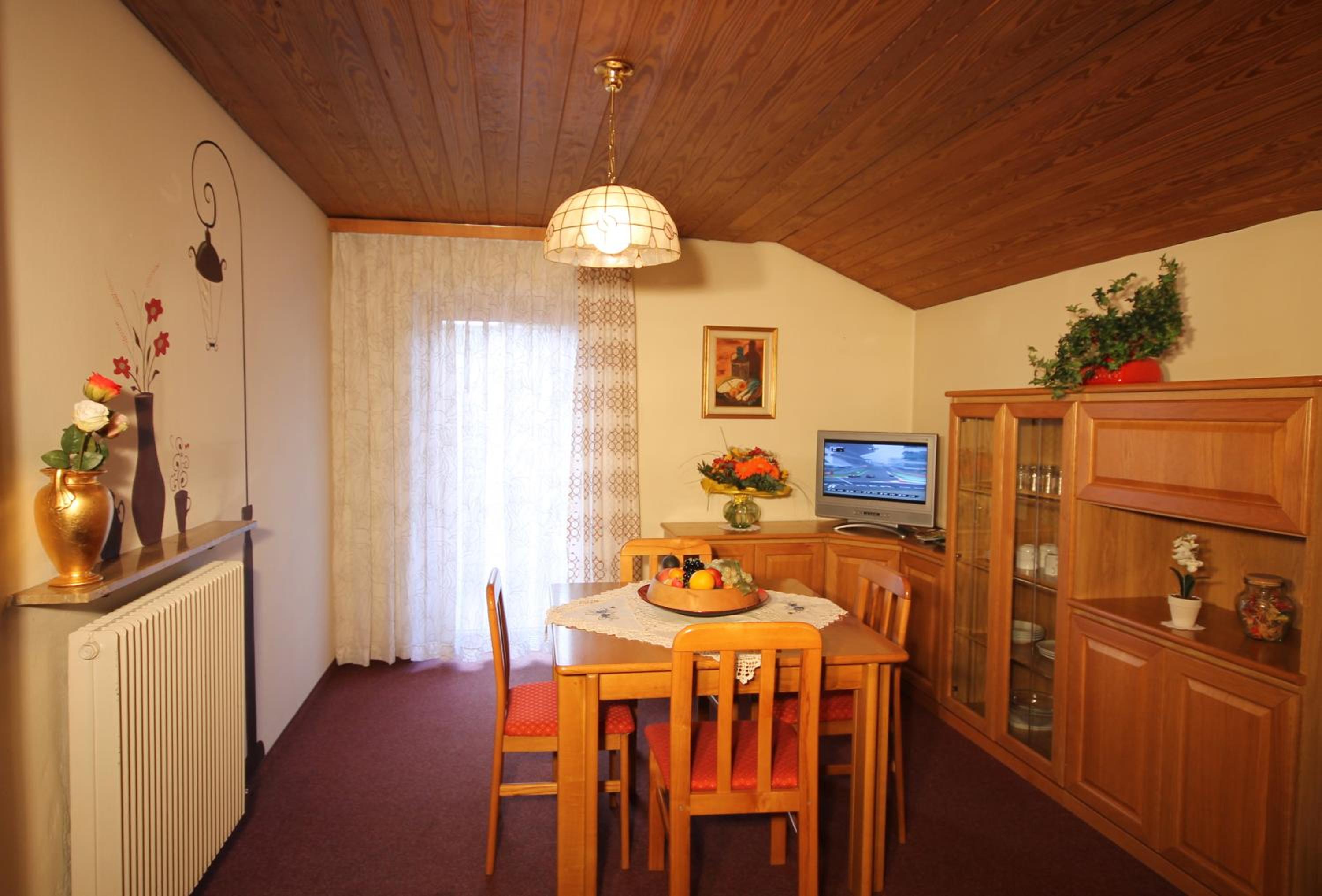 One-Bedroom Apartment with Sofa Bed photo 3