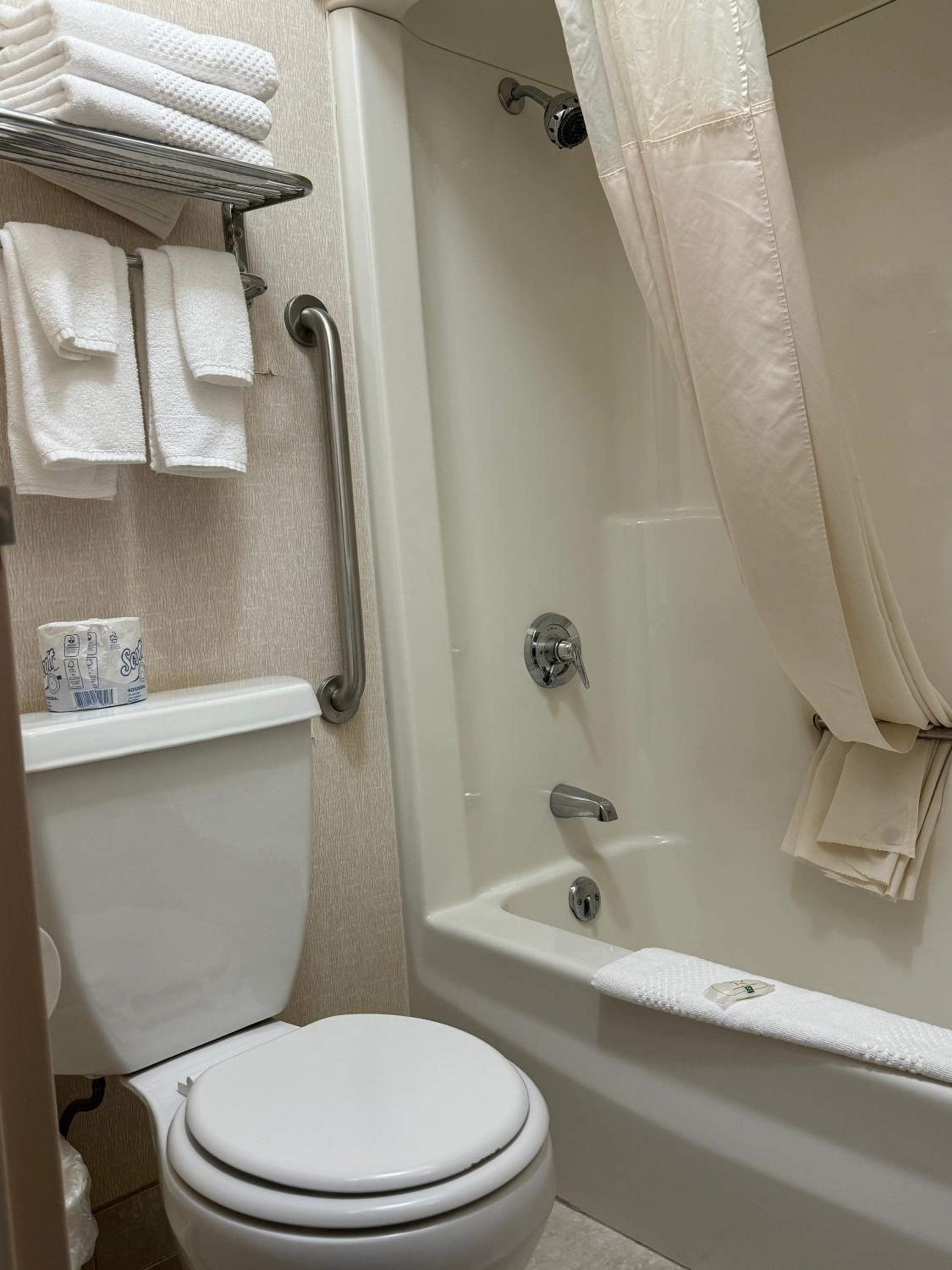 King Room - Non-Smoking - Photo 3