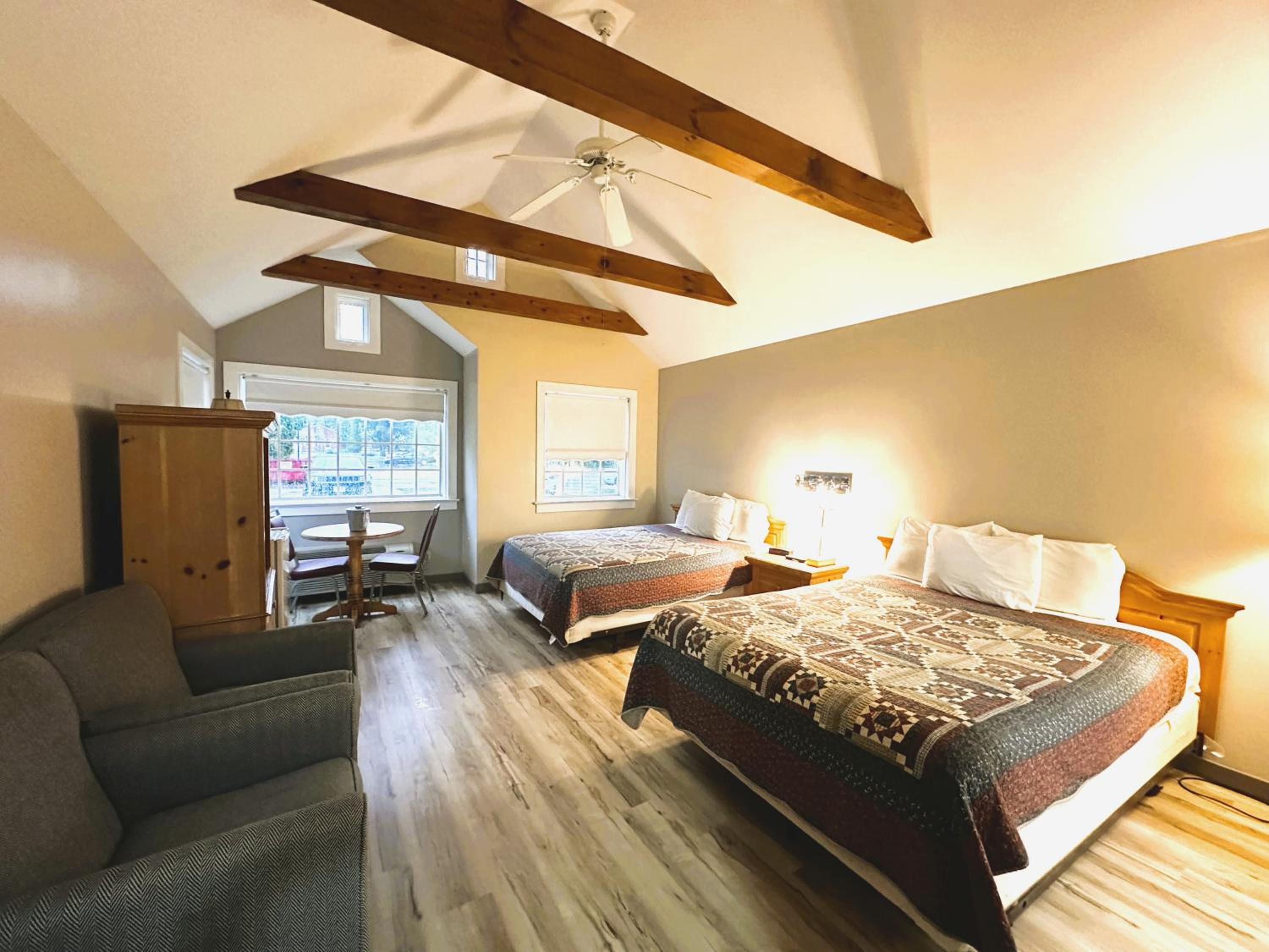 Cottage with Two Queen Beds photo 3