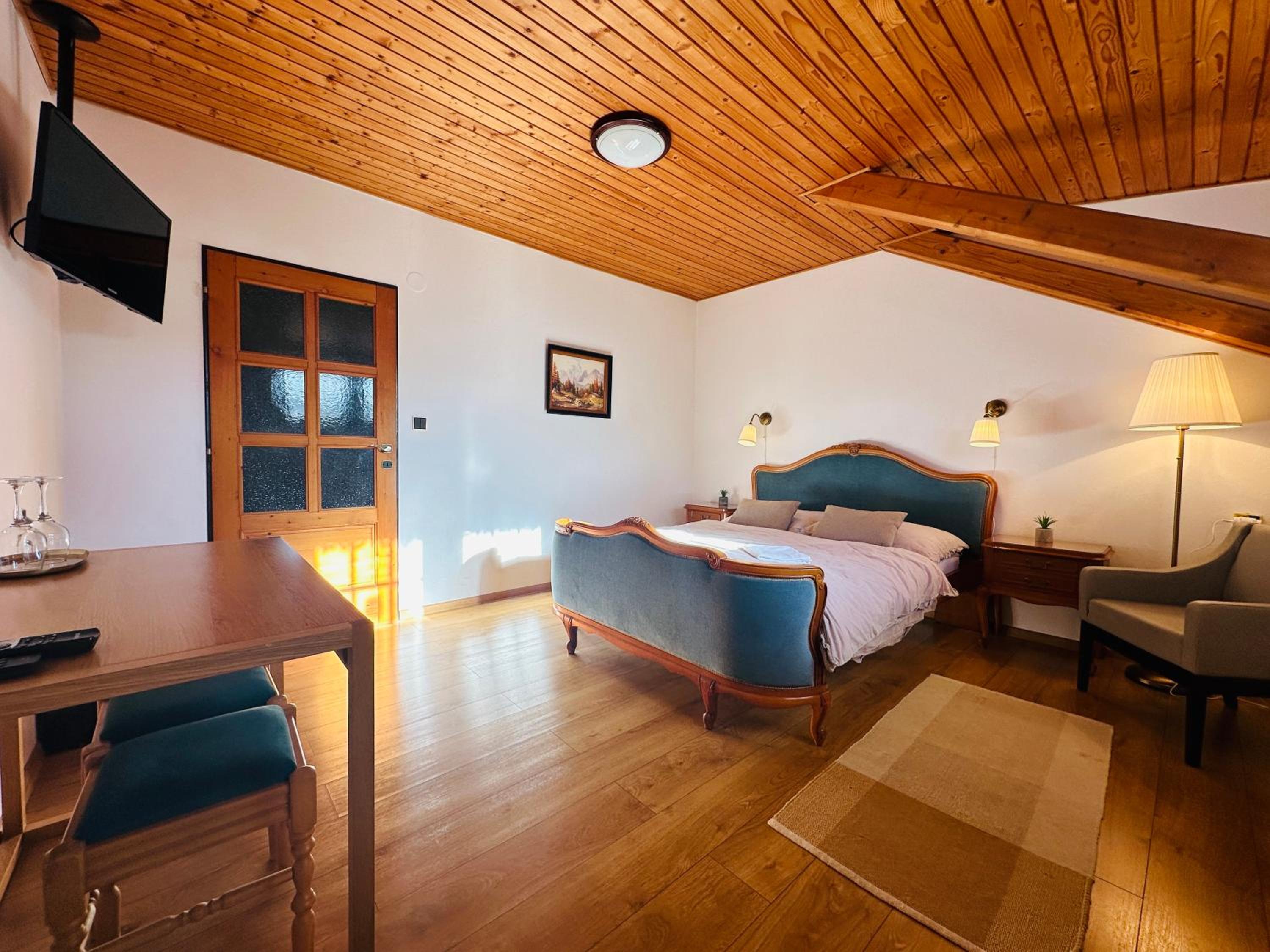 Double Room with Extra Bed - Photo 17