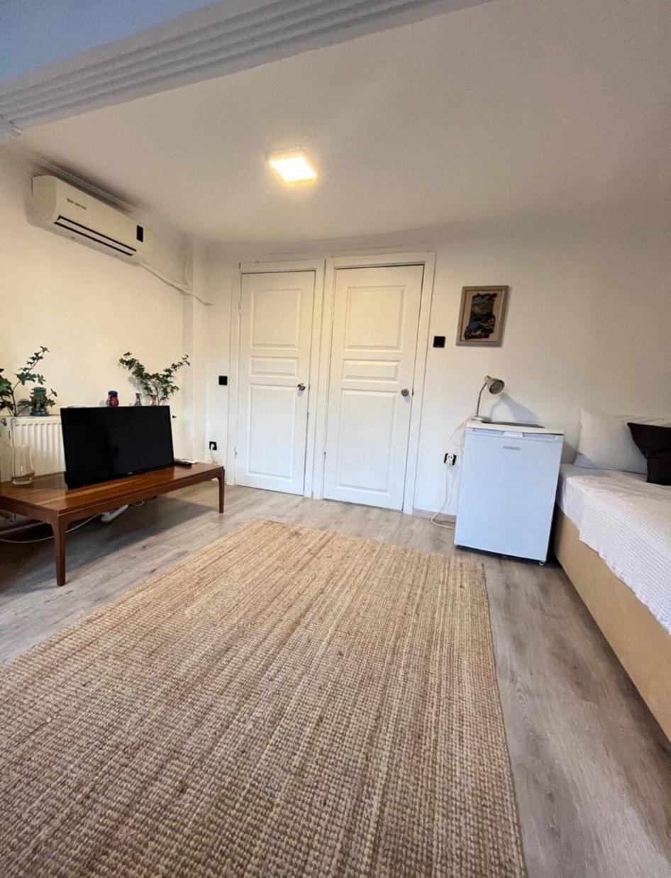 Studio Apartment photo 1