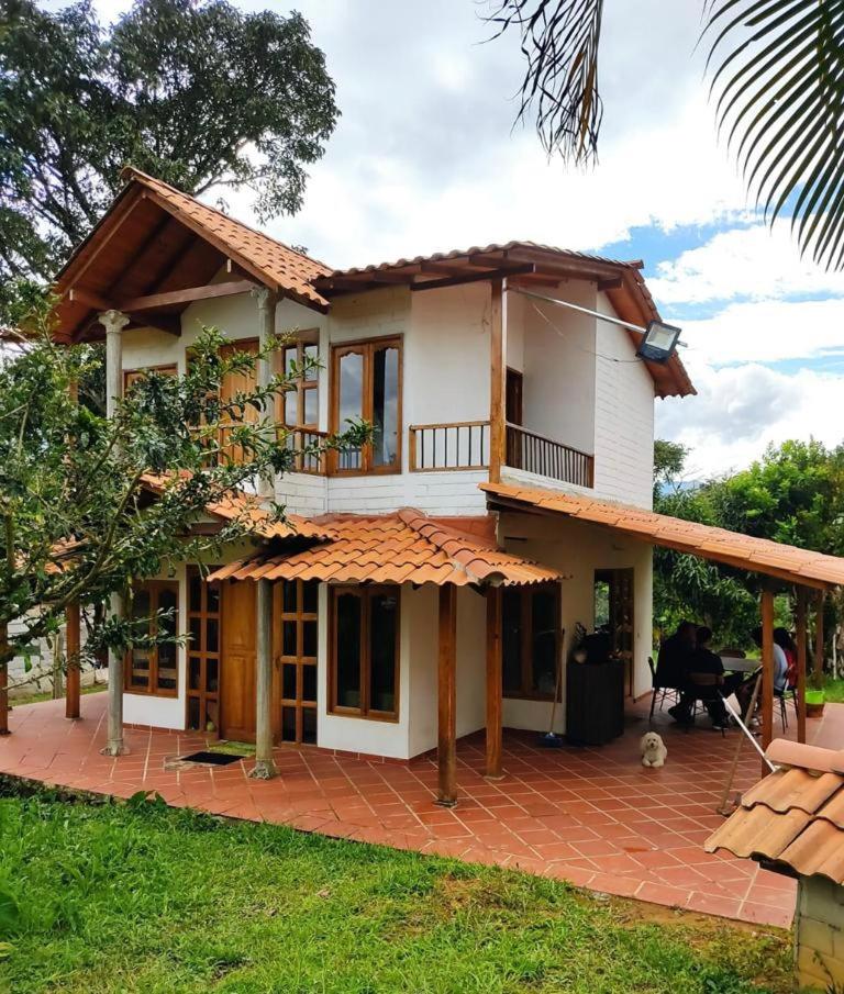 Five-Bedroom House photo 1