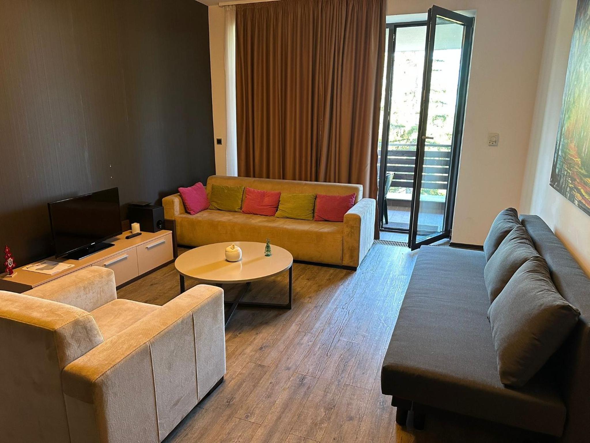 One-Bedroom Apartment - Photo 1