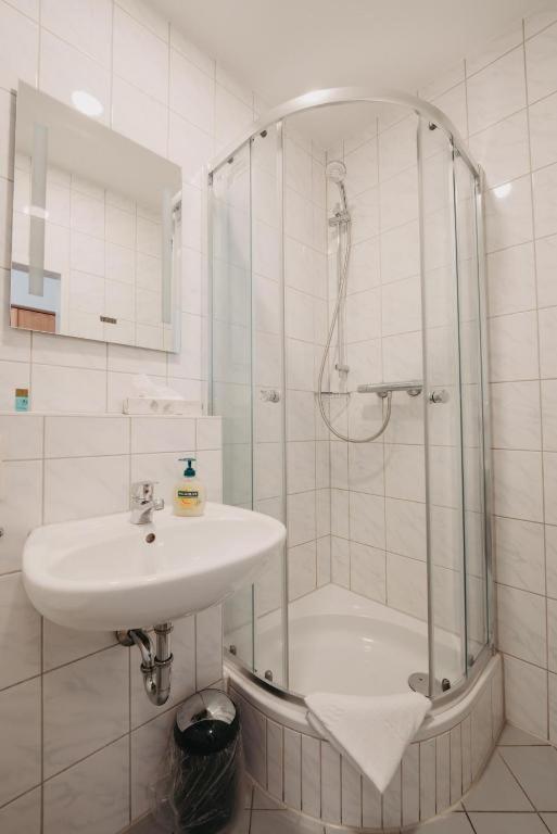 Double Room with Private Bathroom photo 3
