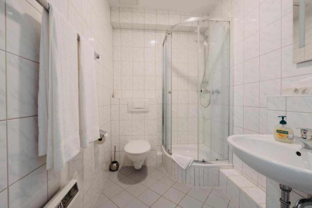 Twin Room with Bathroom photo 3