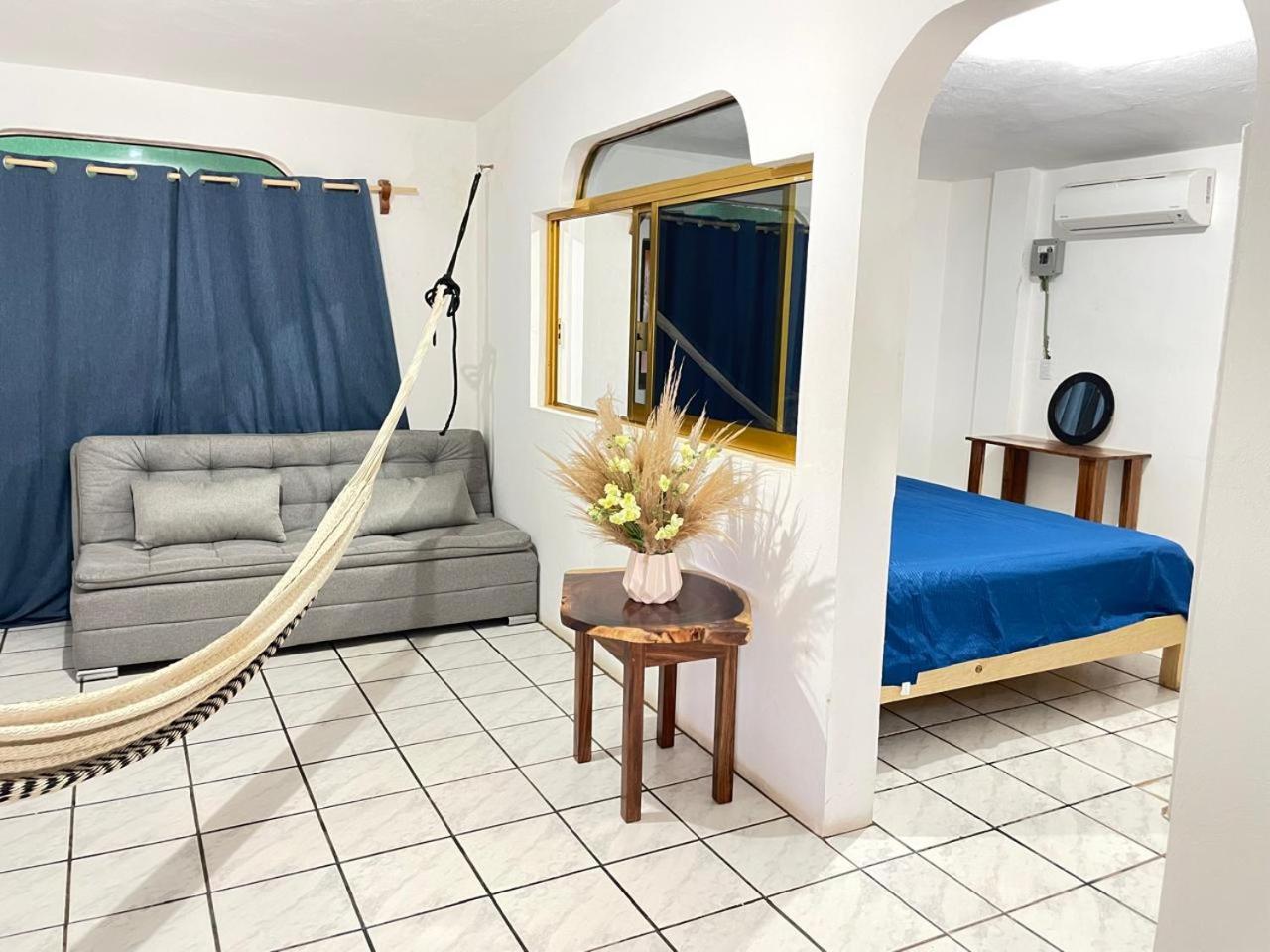 Family Room with Private Bathroom photo 3