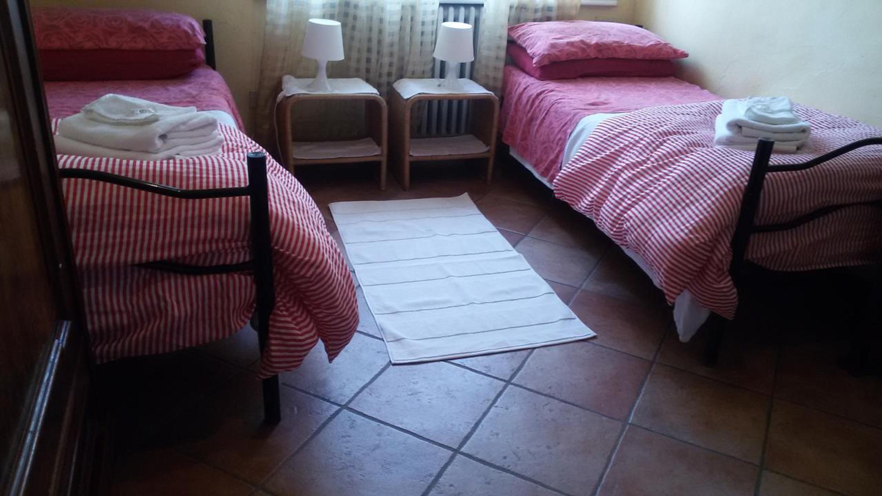 Twin Room with Private Bathroom photo 2