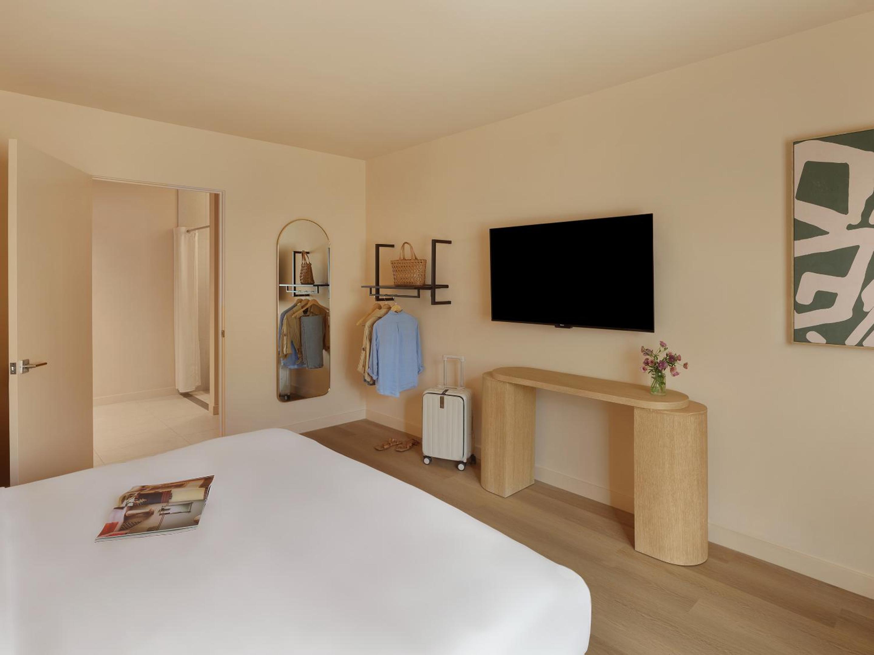 Accessible King Room (Self Check-in) photo 2