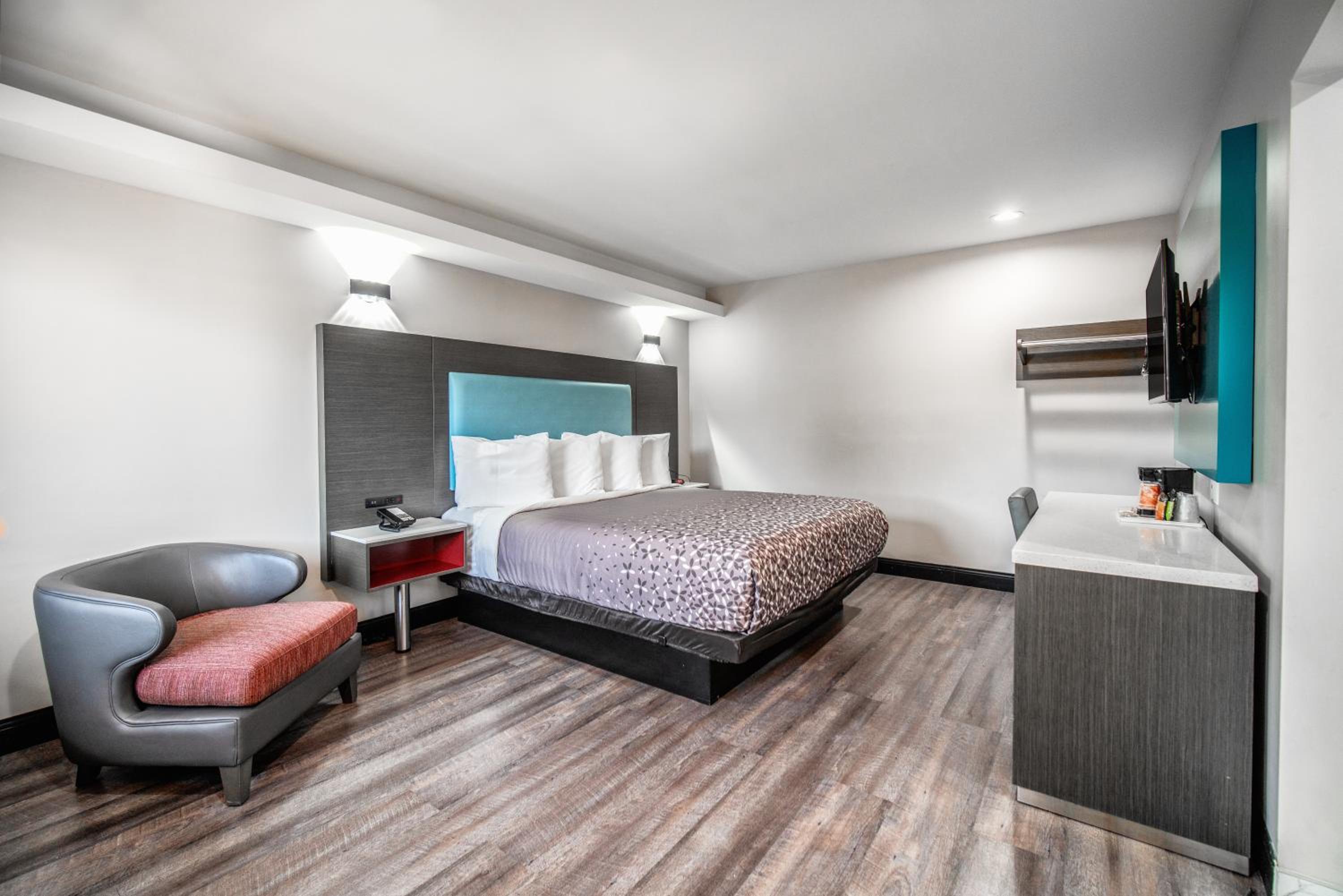 King Size Bed with Jacuzzi photo 1