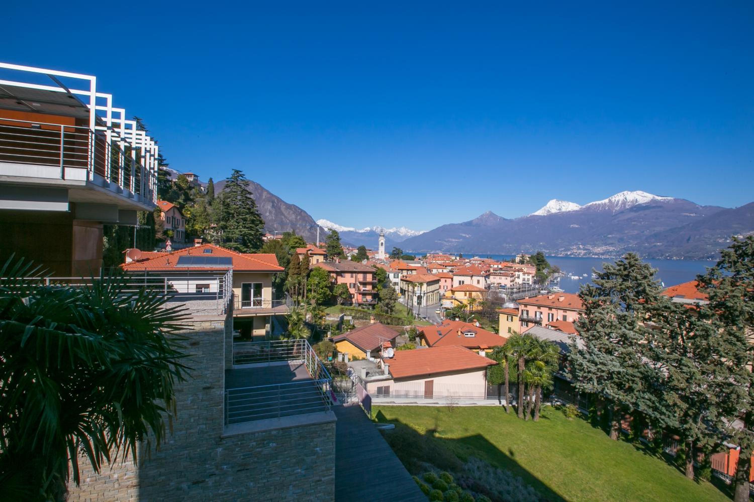 Apartment with Lake View
