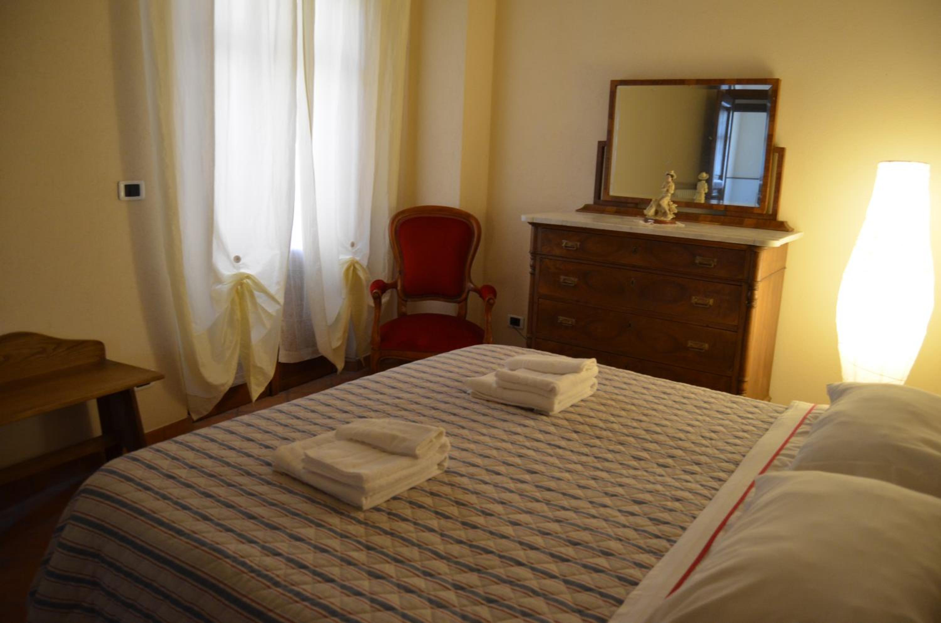 One-Bedroom Apartment - Photo 1