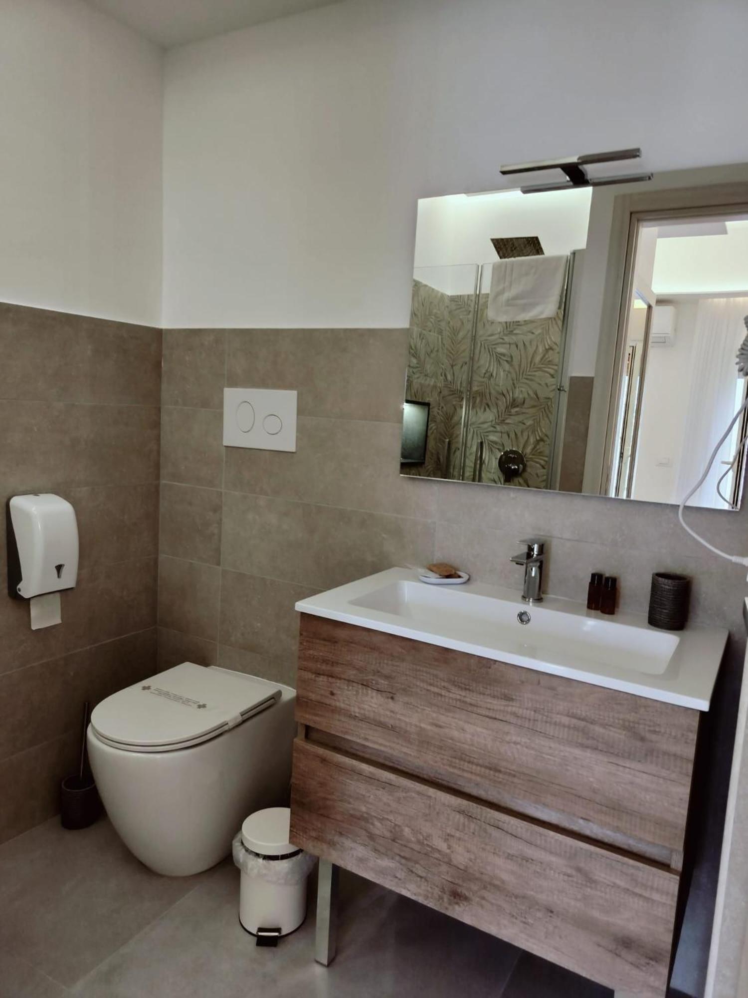 Deluxe Double or Twin Room with Balcony photo 3