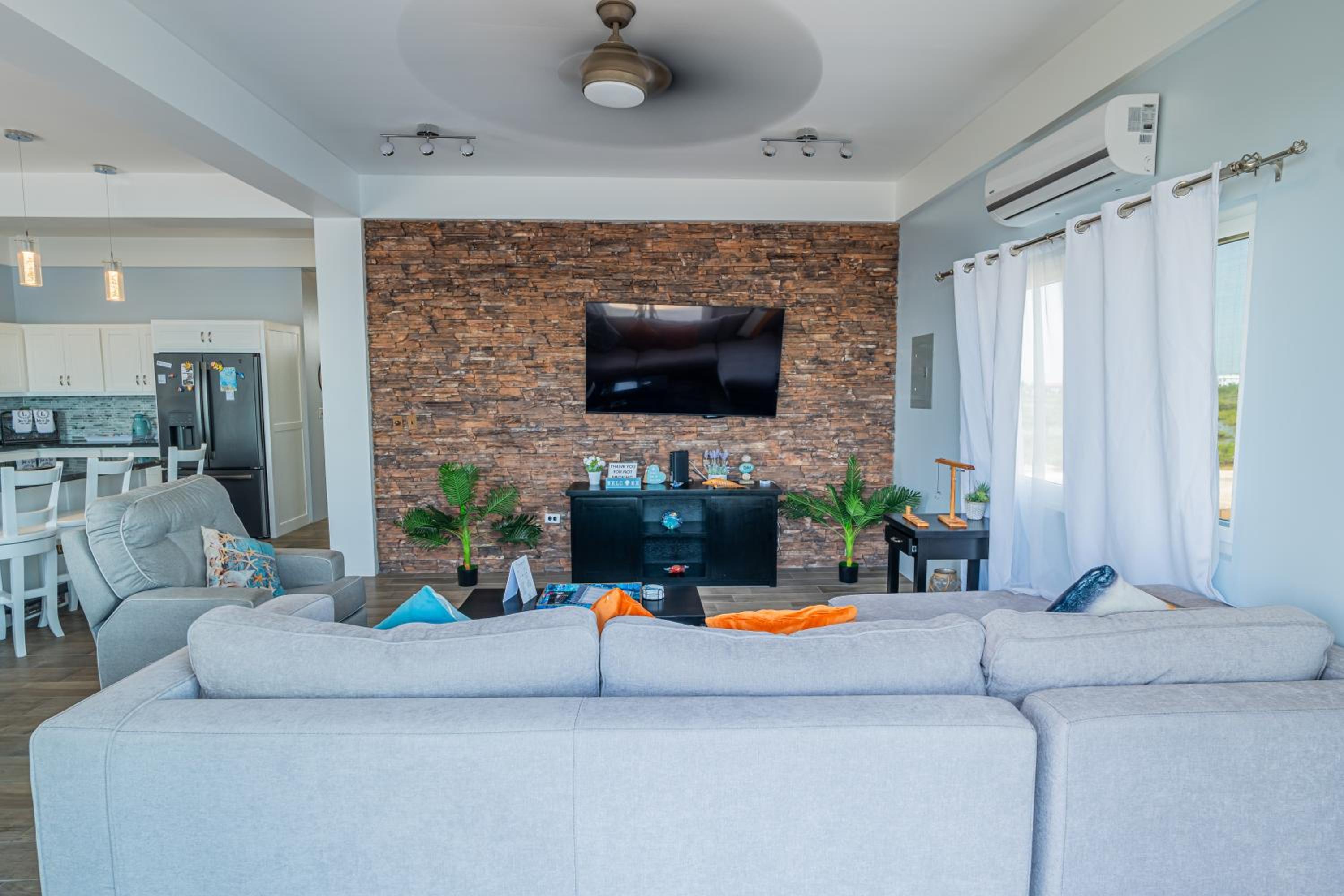 Apartment photo 2