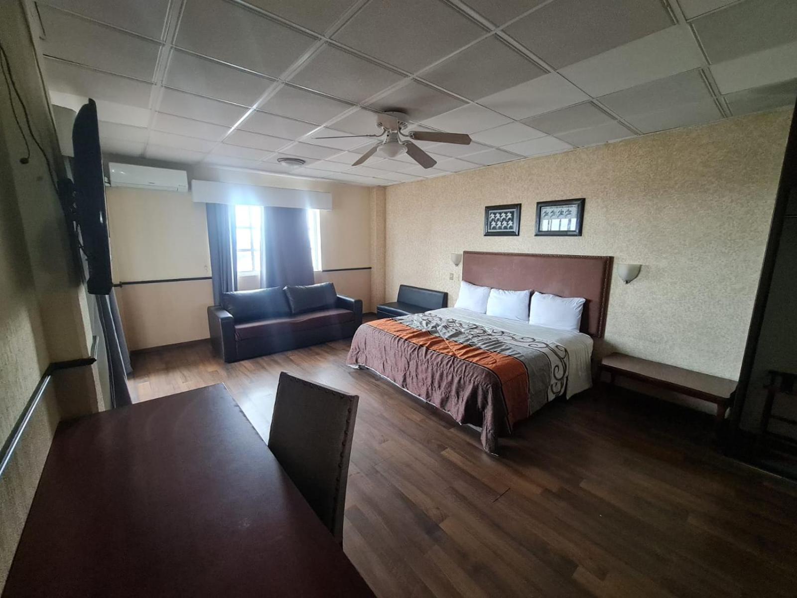 Deluxe Double Room with Balcony photo 3