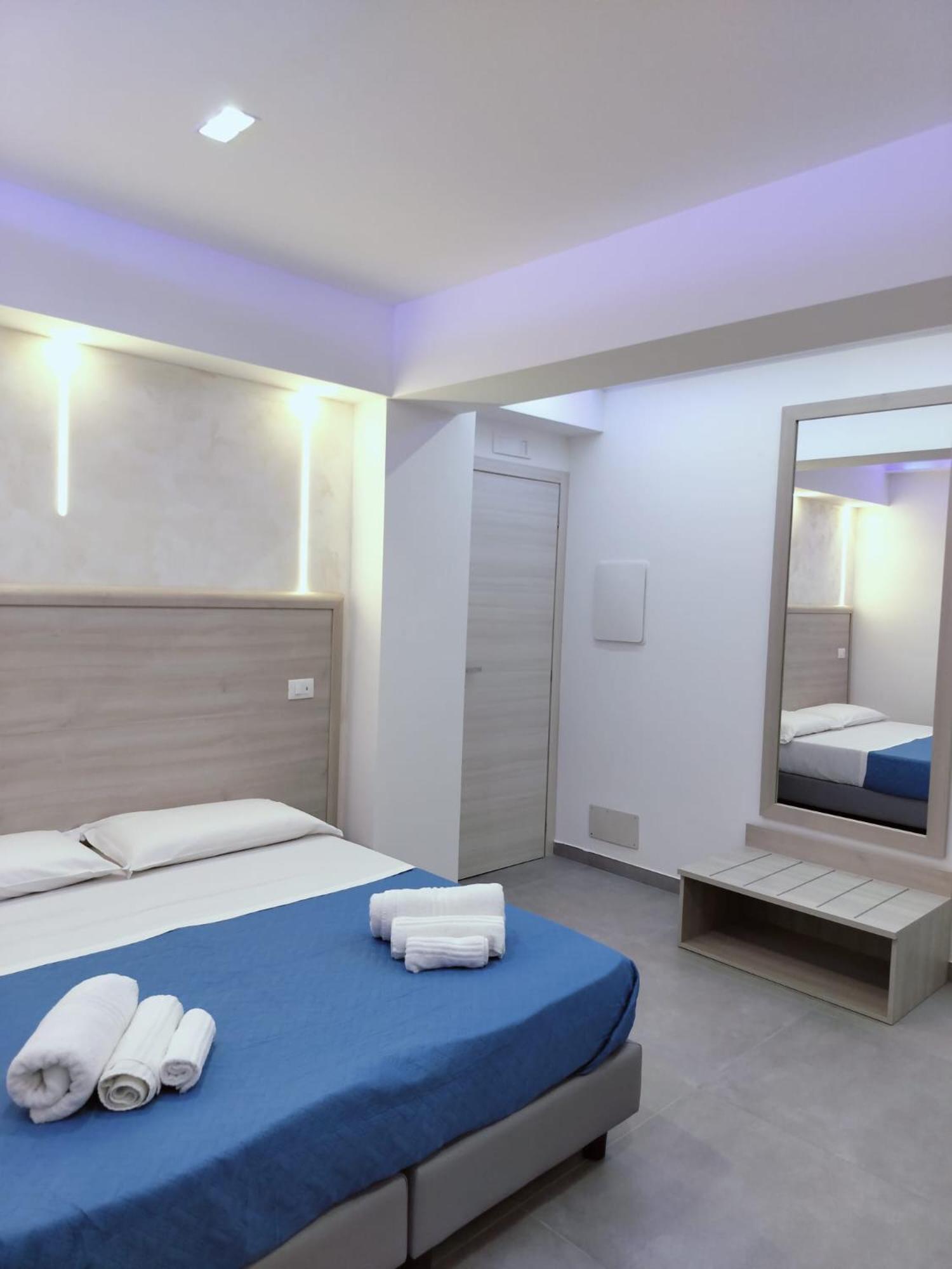 Double or Twin Room with Private Bathroom photo 1