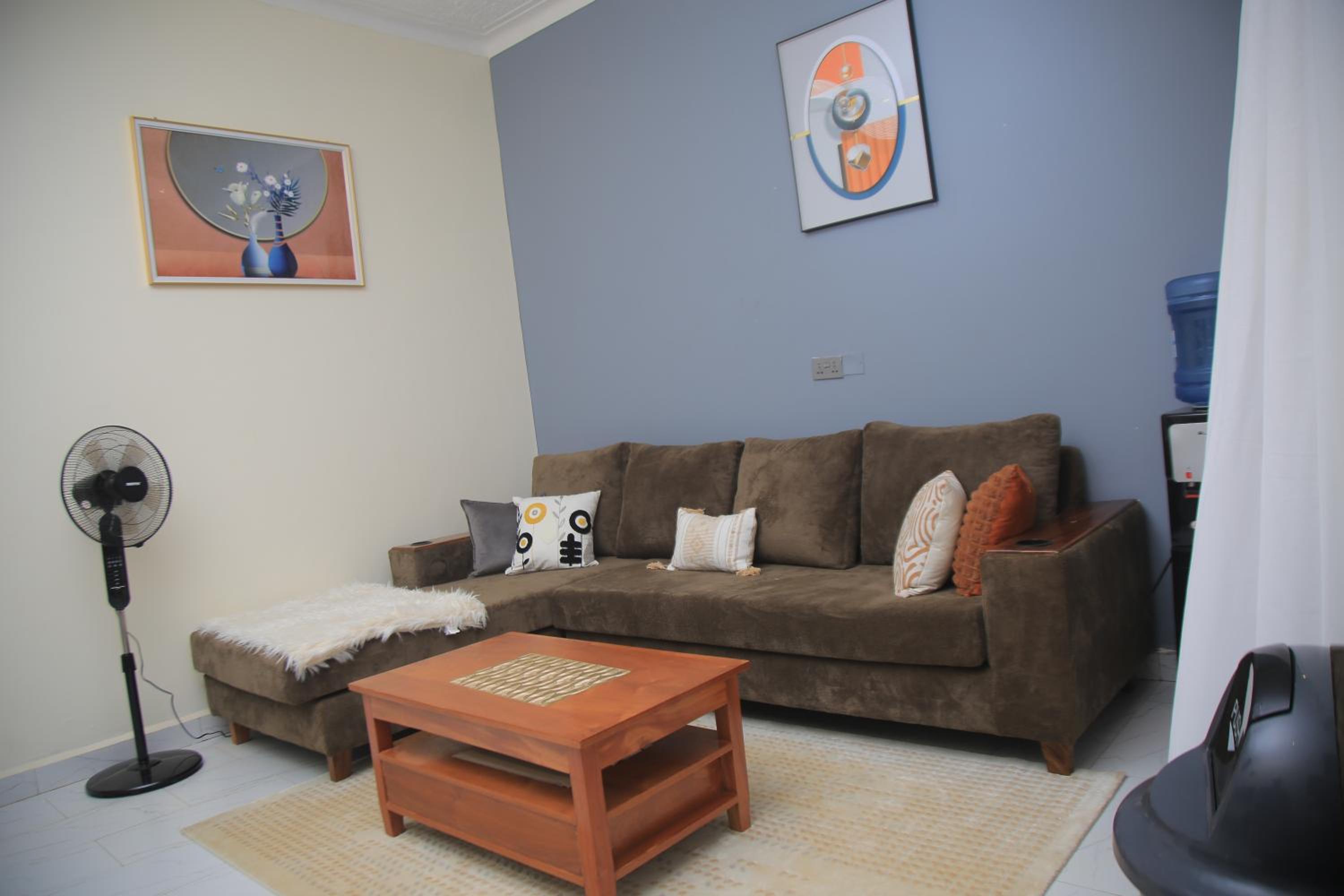 One-Bedroom Apartment photo 1