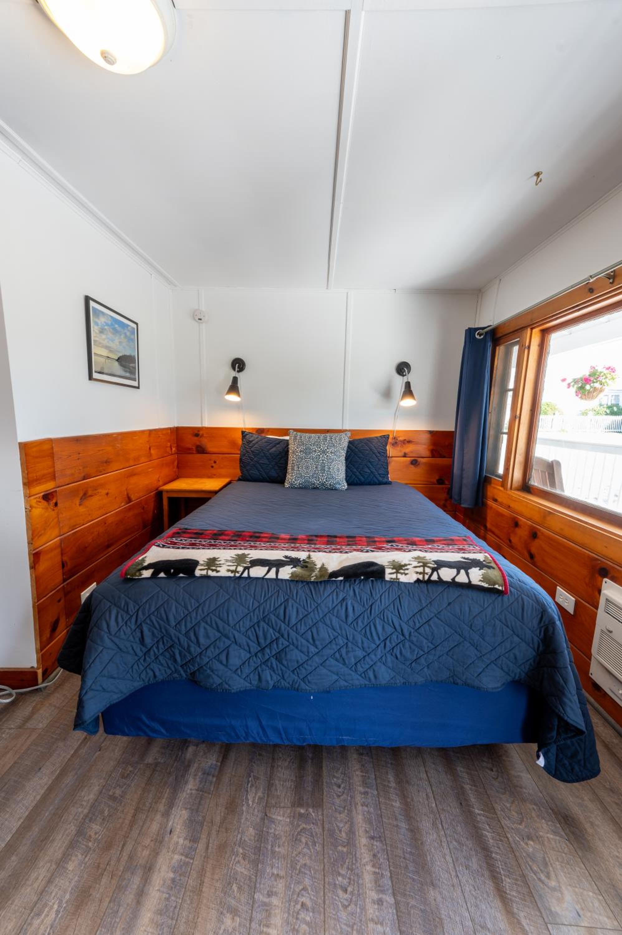 Queen Room photo 2