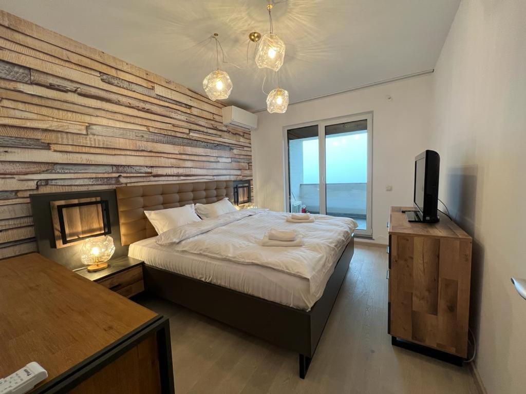 One-Bedroom Deluxe Apartment photo 1