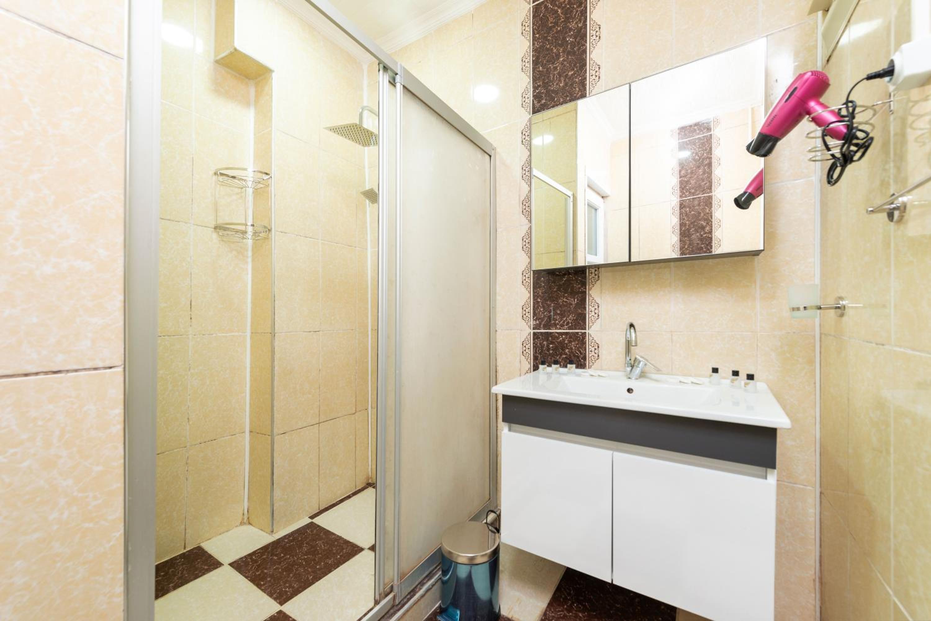 Three-Bedroom Apartment With Balcony photo 3