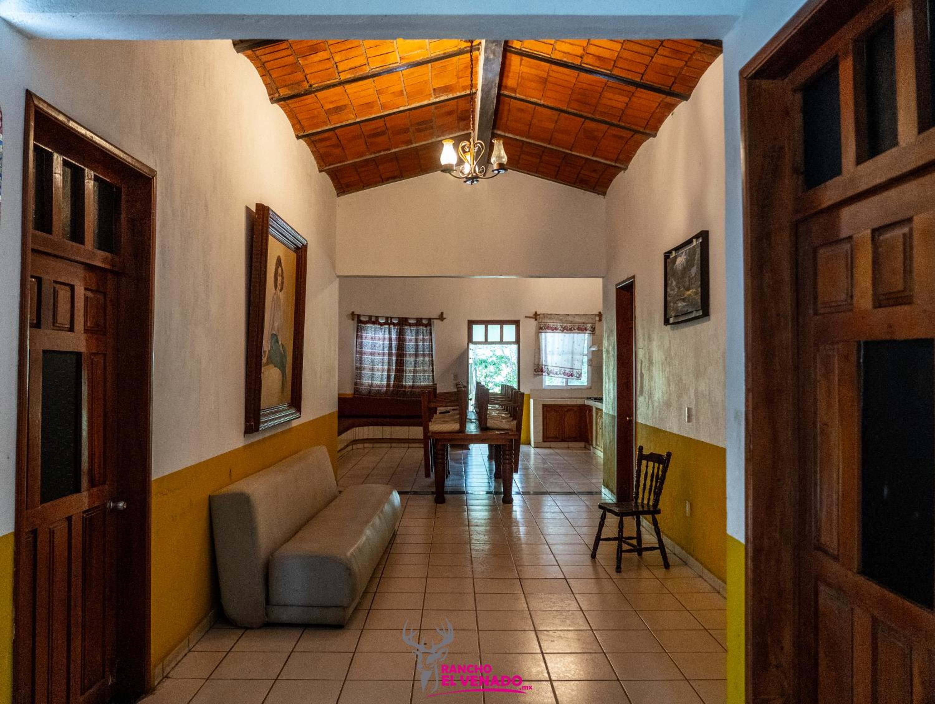 Six-Bedroom House photo 1