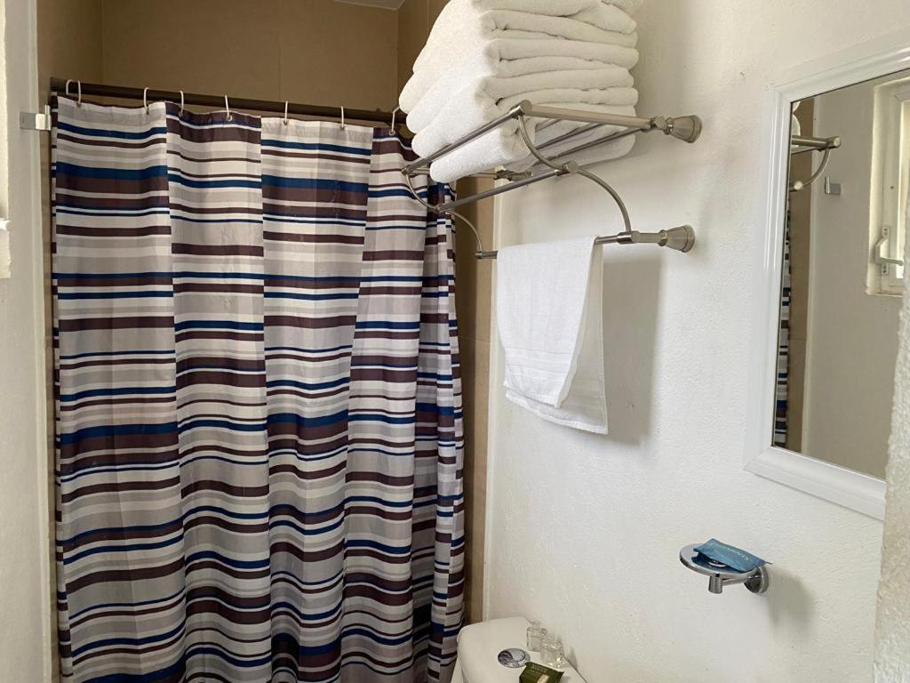 Family Room with Private Bathroom photo 3