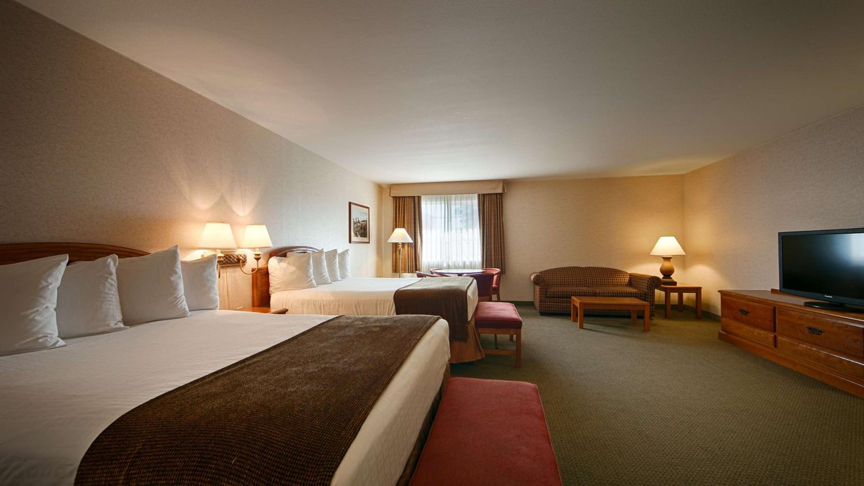 King Suite - Non-Smoking photo 2