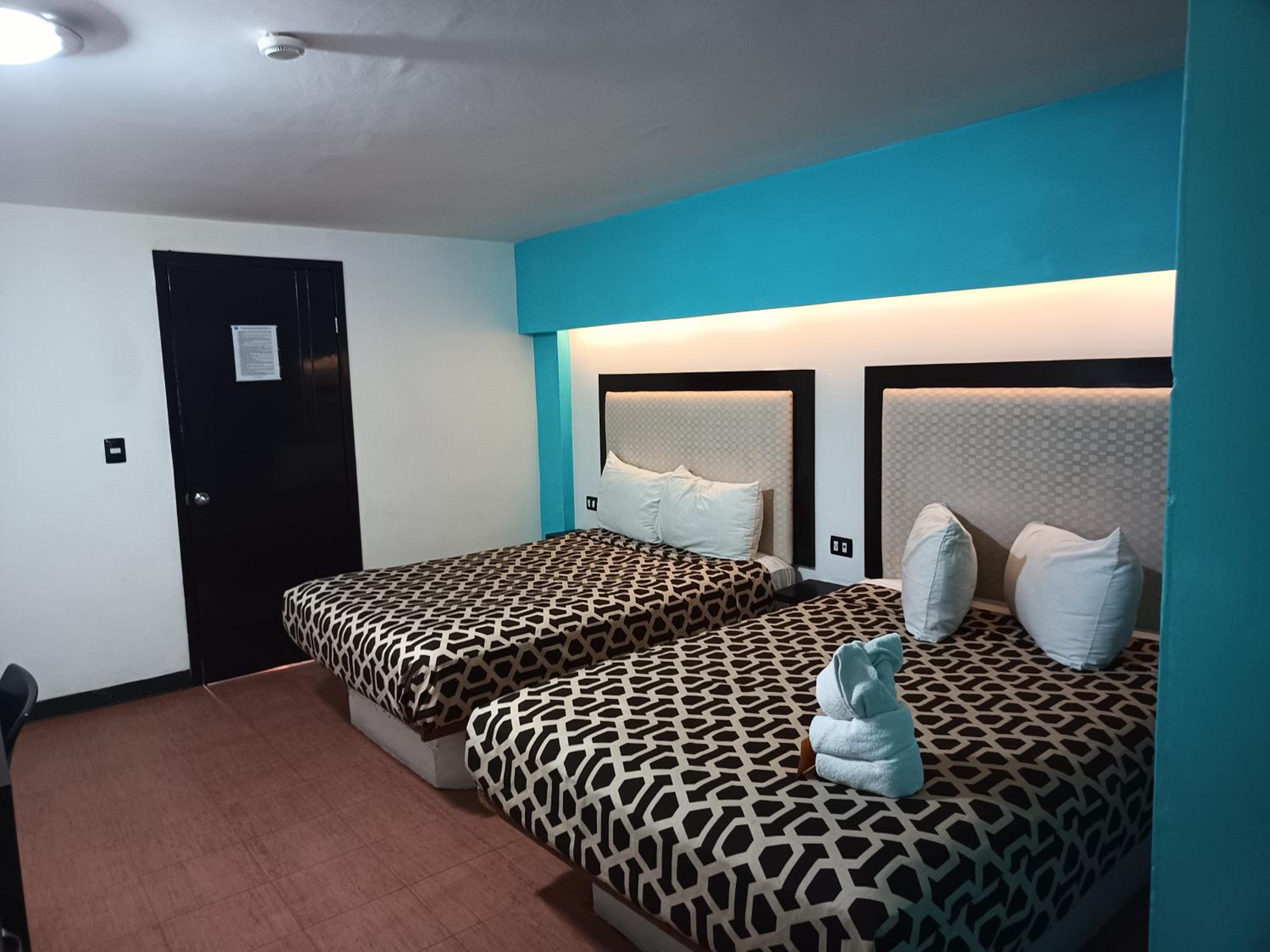 Double Room with Two Double Beds with Lake View photo 1