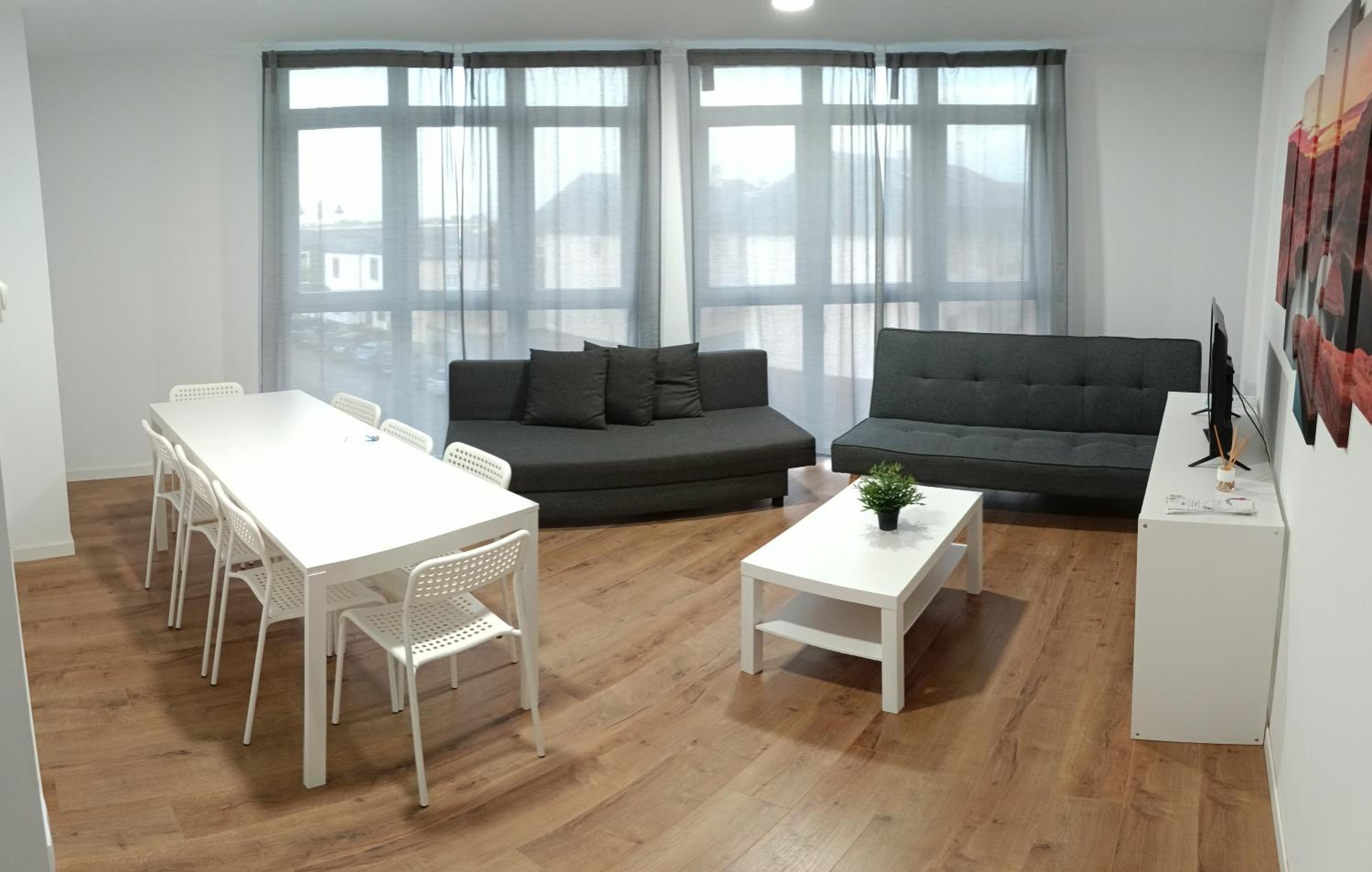 Three-Bedroom Deluxe Apartment photo 2