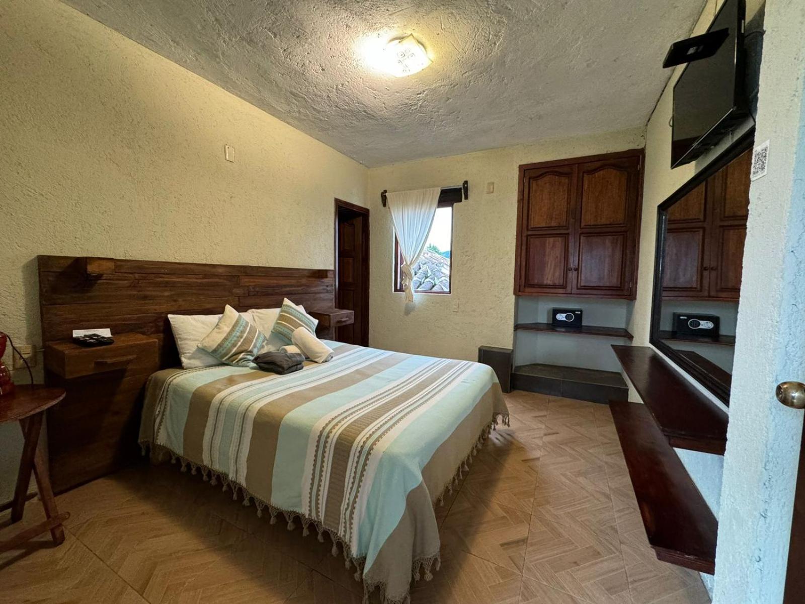Queen Room - Photo 5