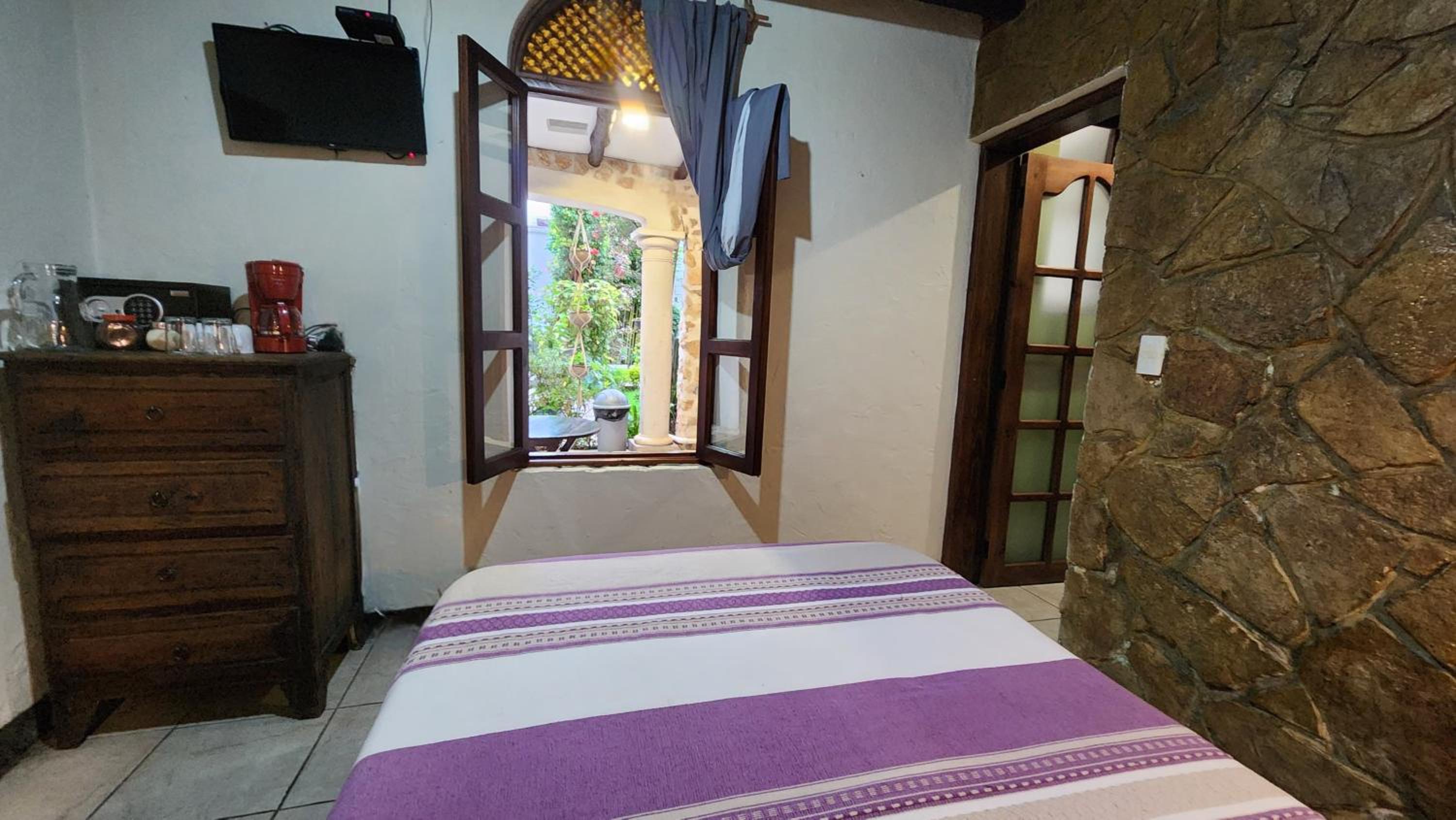 Double Room - Photo 2
