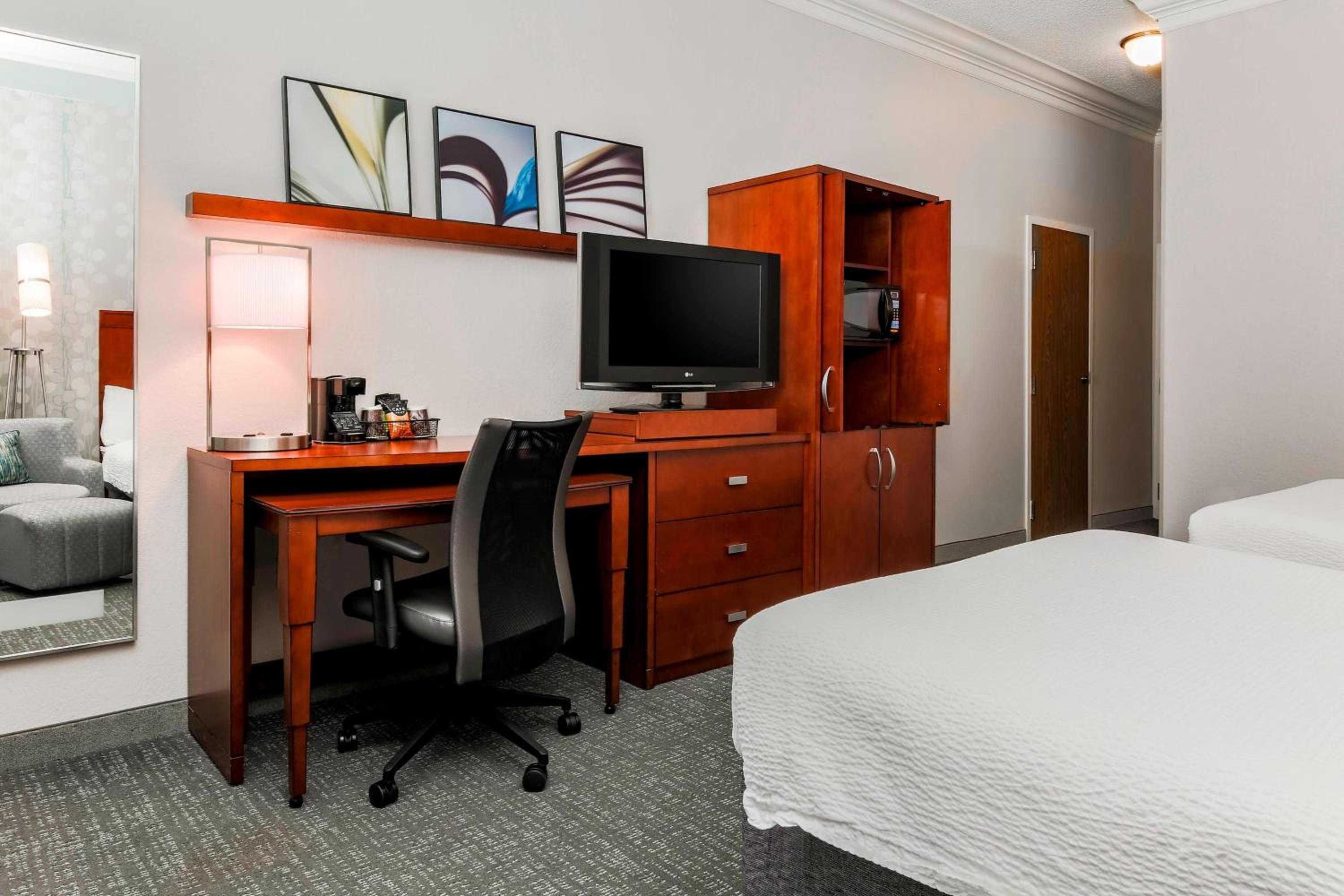 Double Room with Two Double Beds - Photo 3